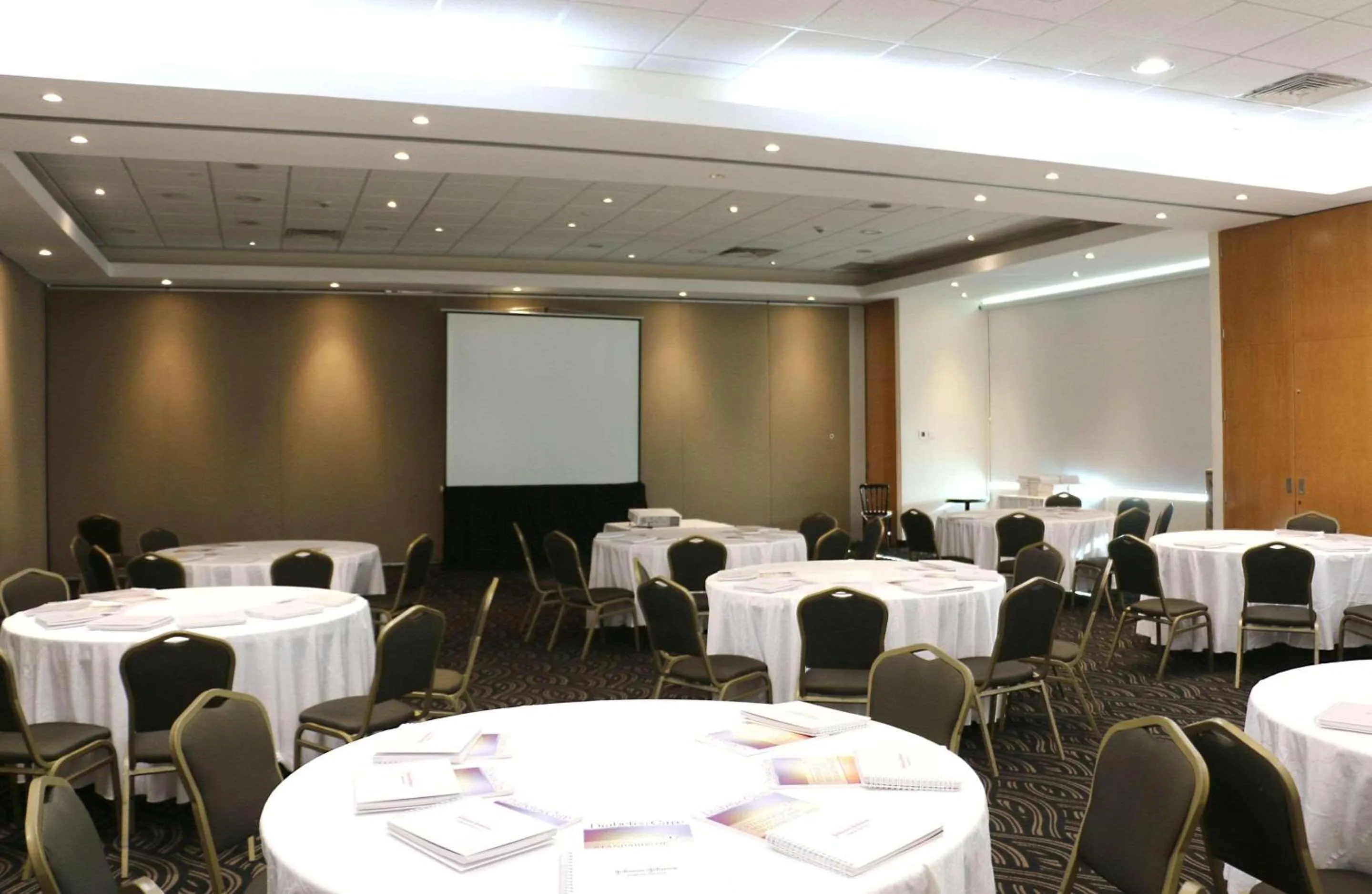 Meeting/conference room in Radisson Poliforum Plaza Hotel Leon