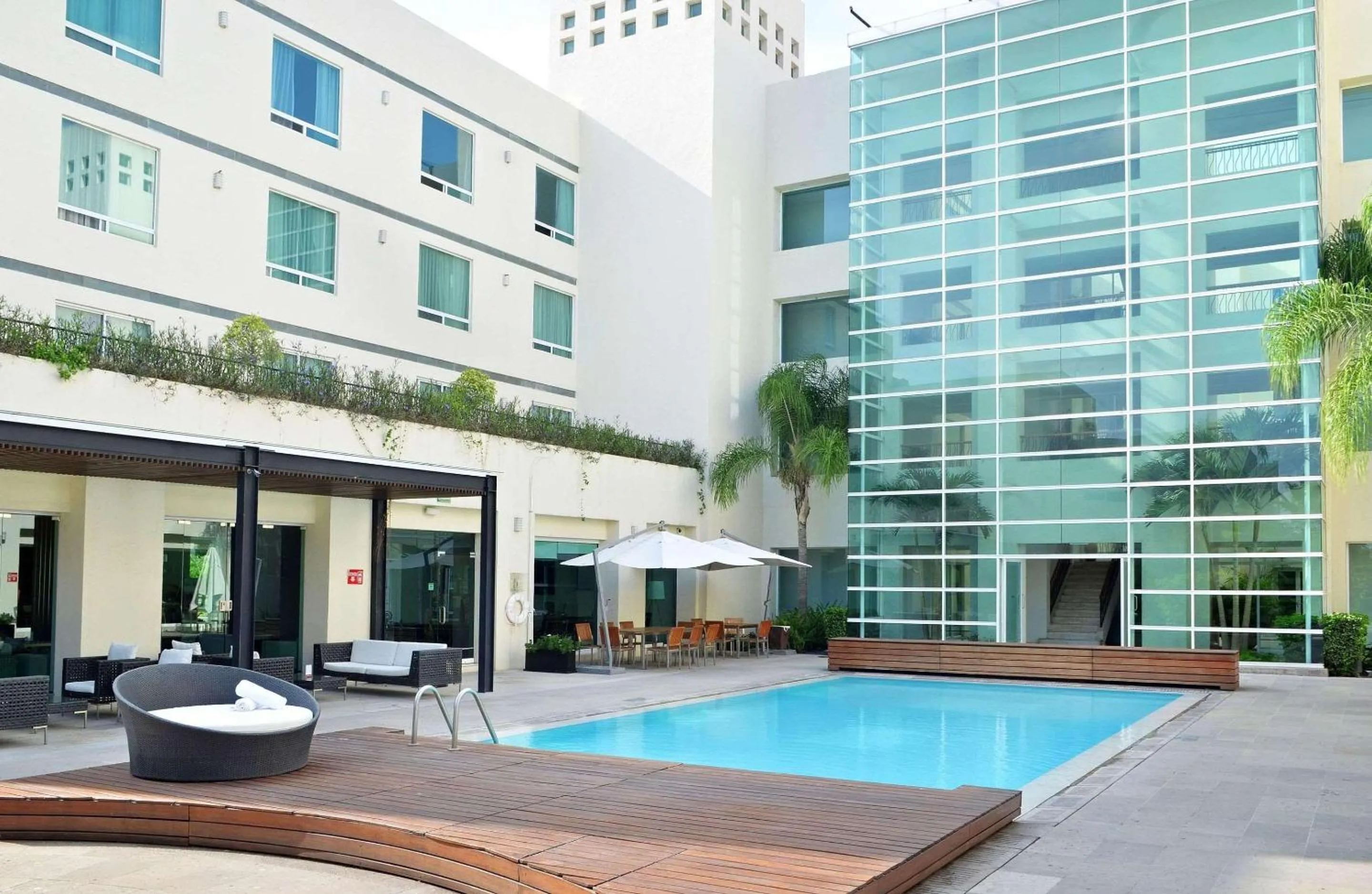 Swimming pool in Radisson Poliforum Plaza Hotel Leon