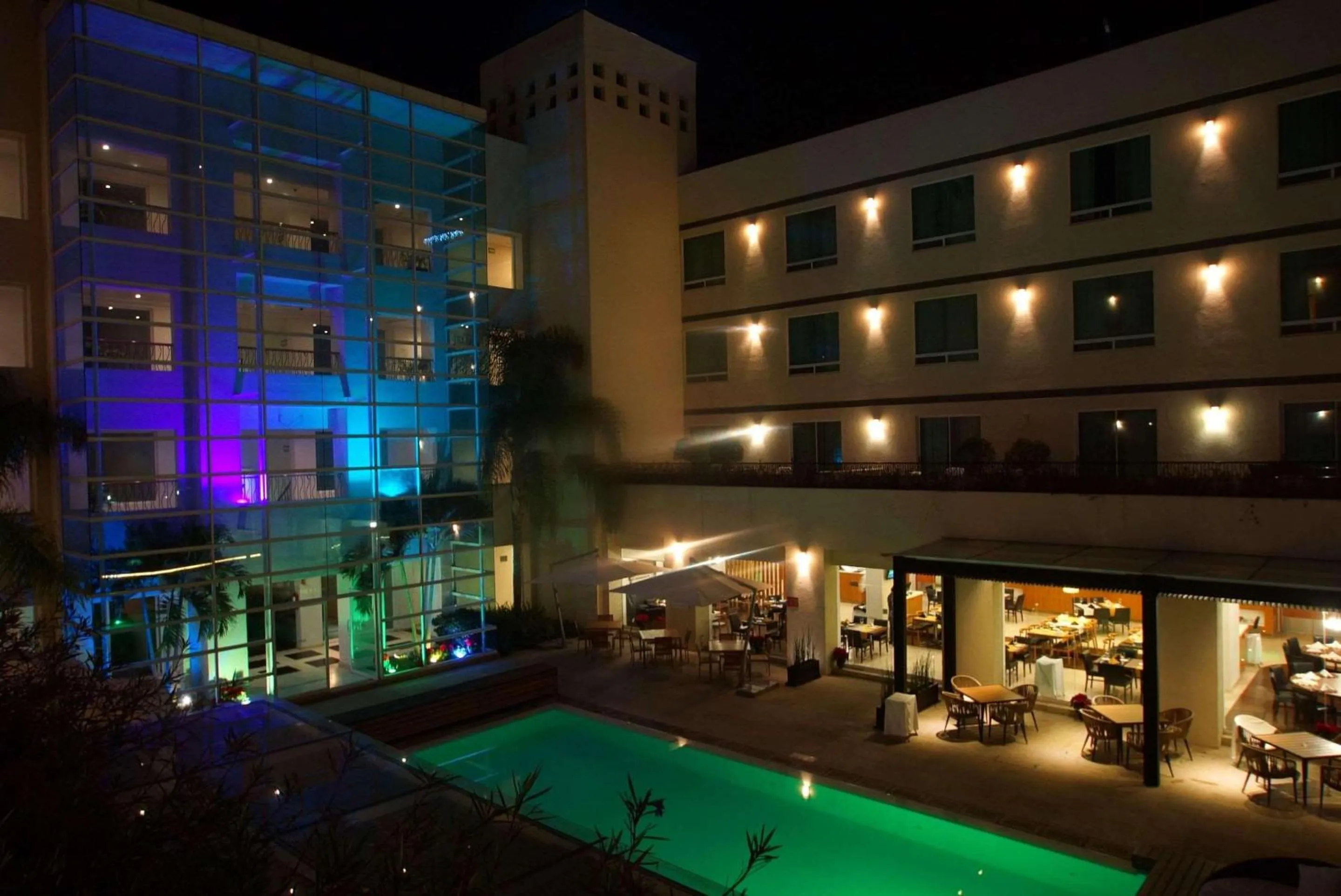 Swimming pool in Radisson Poliforum Plaza Hotel Leon
