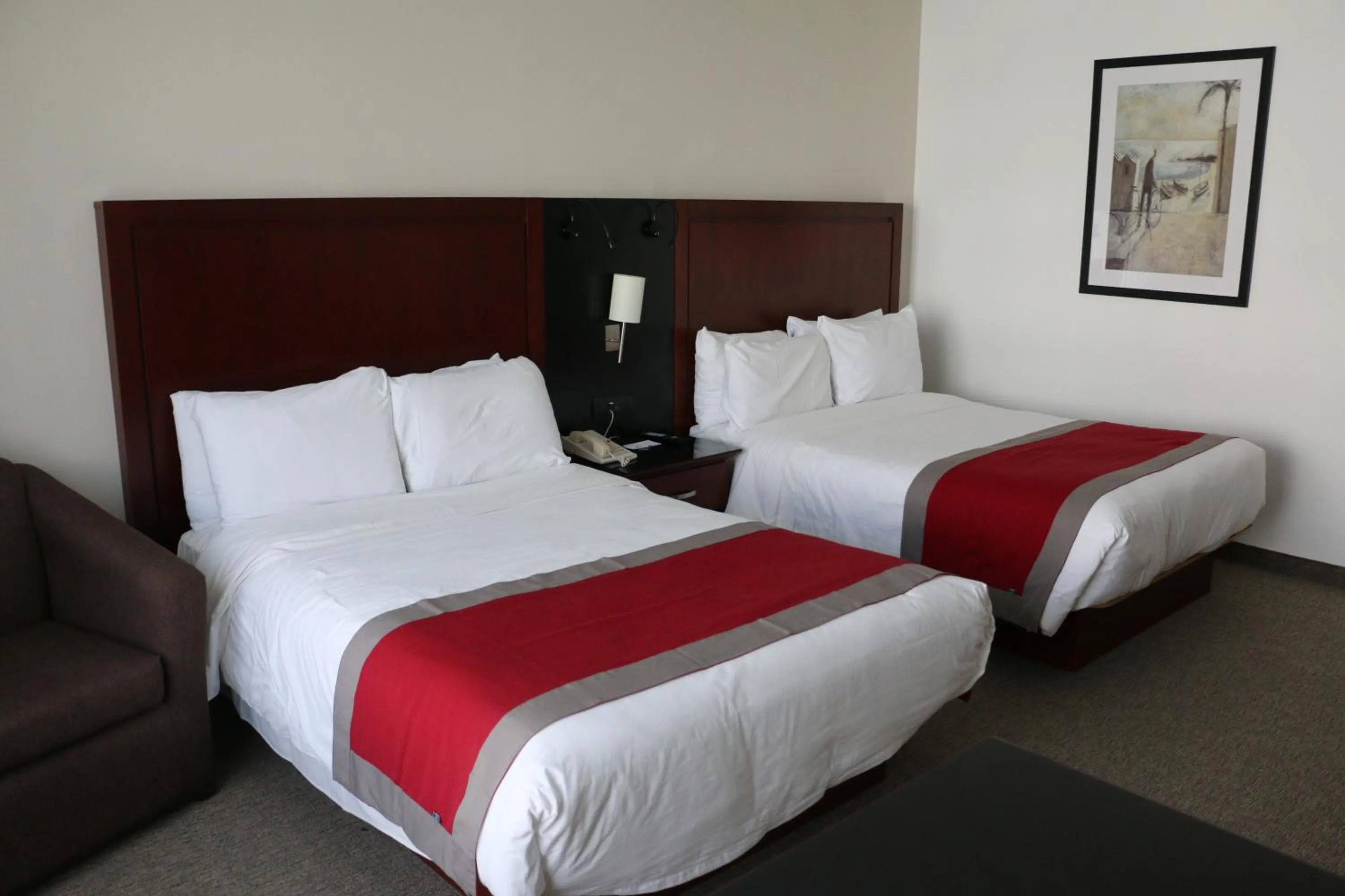 Photo of the whole room, Bed in Radisson Poliforum Plaza Hotel Leon