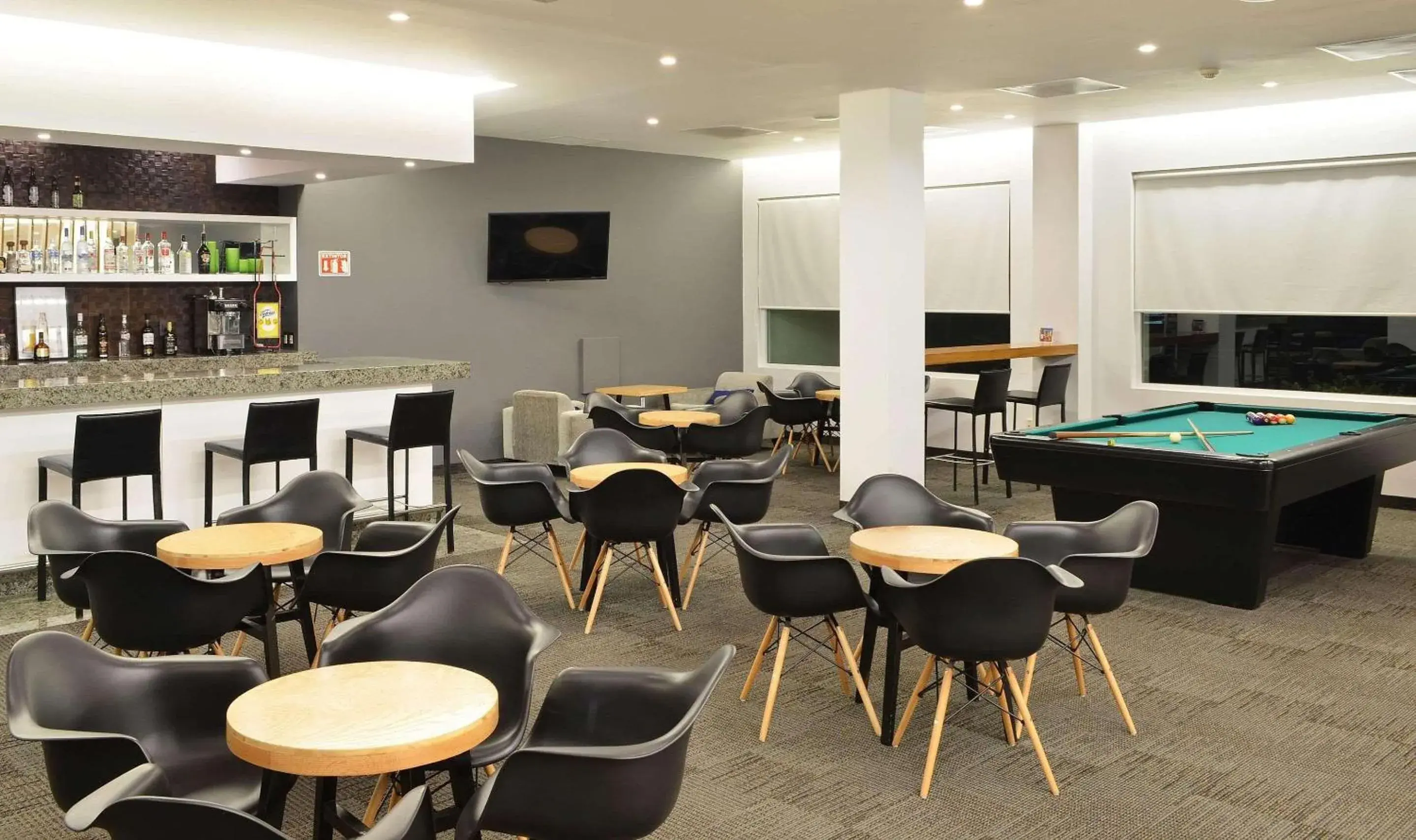 Lounge or bar in Radisson Poliforum Plaza Hotel Leon Lounge or bar in Radisson Poliforum Plaza Hotel Leon