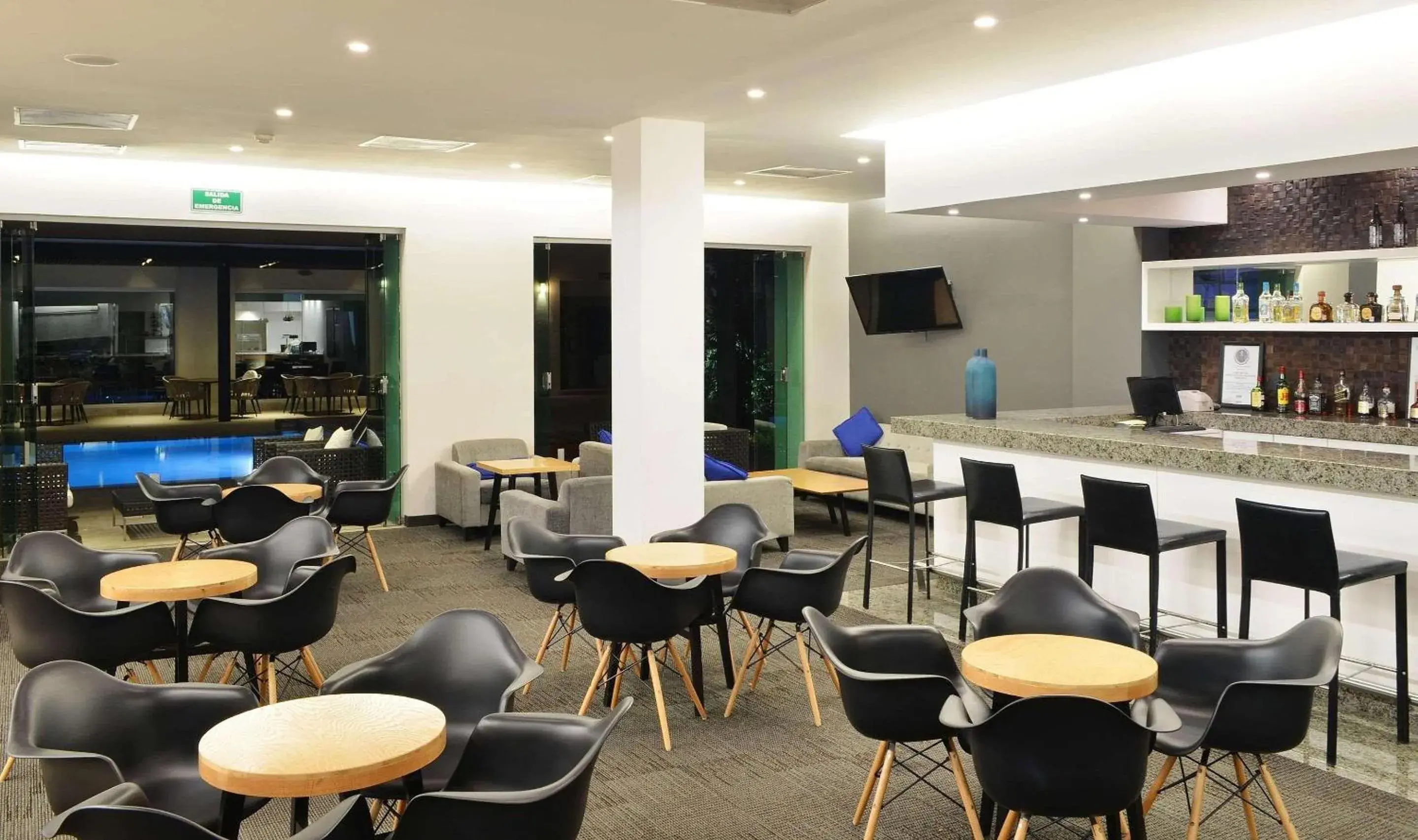 Lounge or bar in Radisson Poliforum Plaza Hotel Leon Lounge or bar in Radisson Poliforum Plaza Hotel Leon
