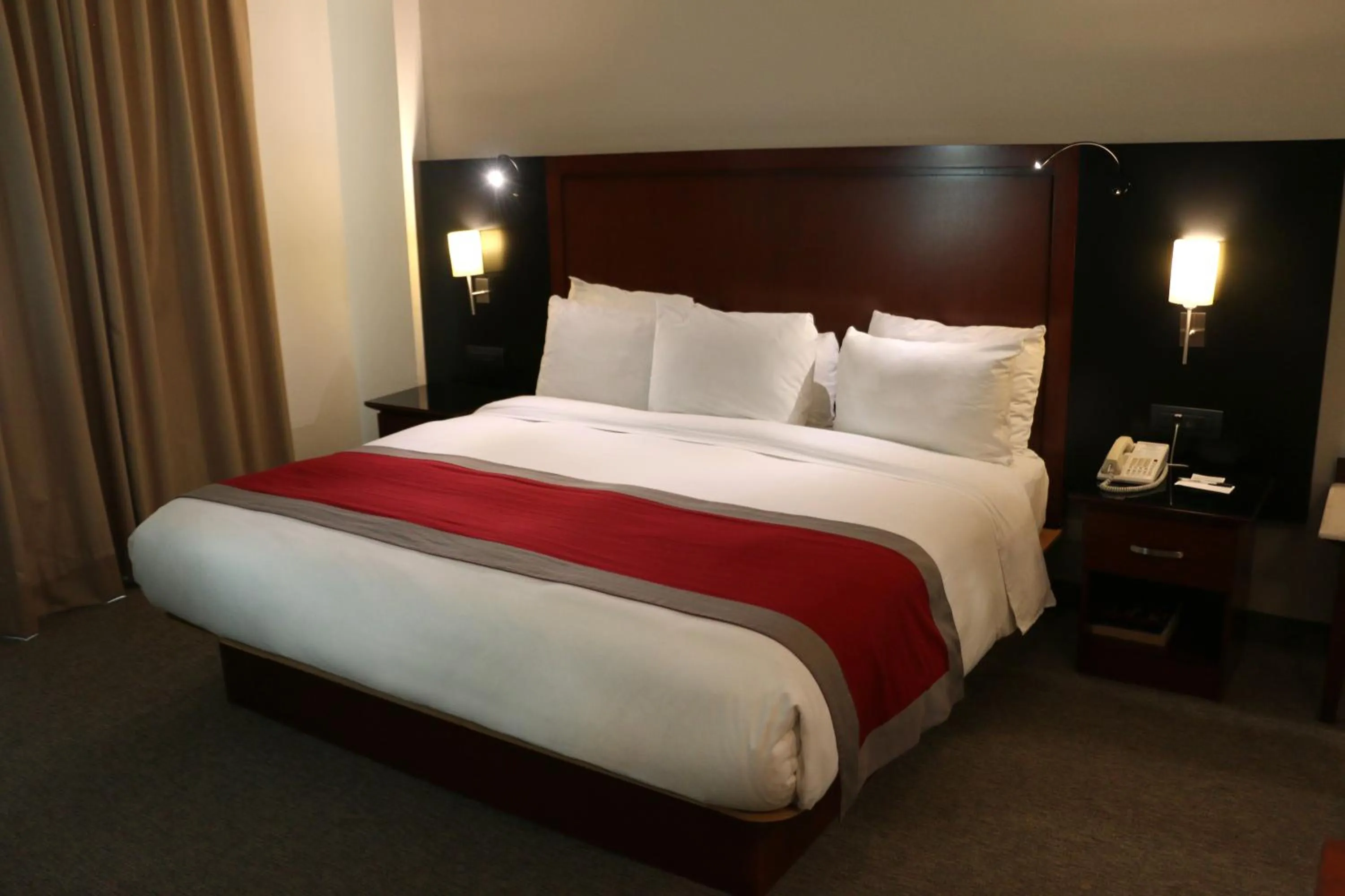 Bed in Radisson Poliforum Plaza Hotel Leon