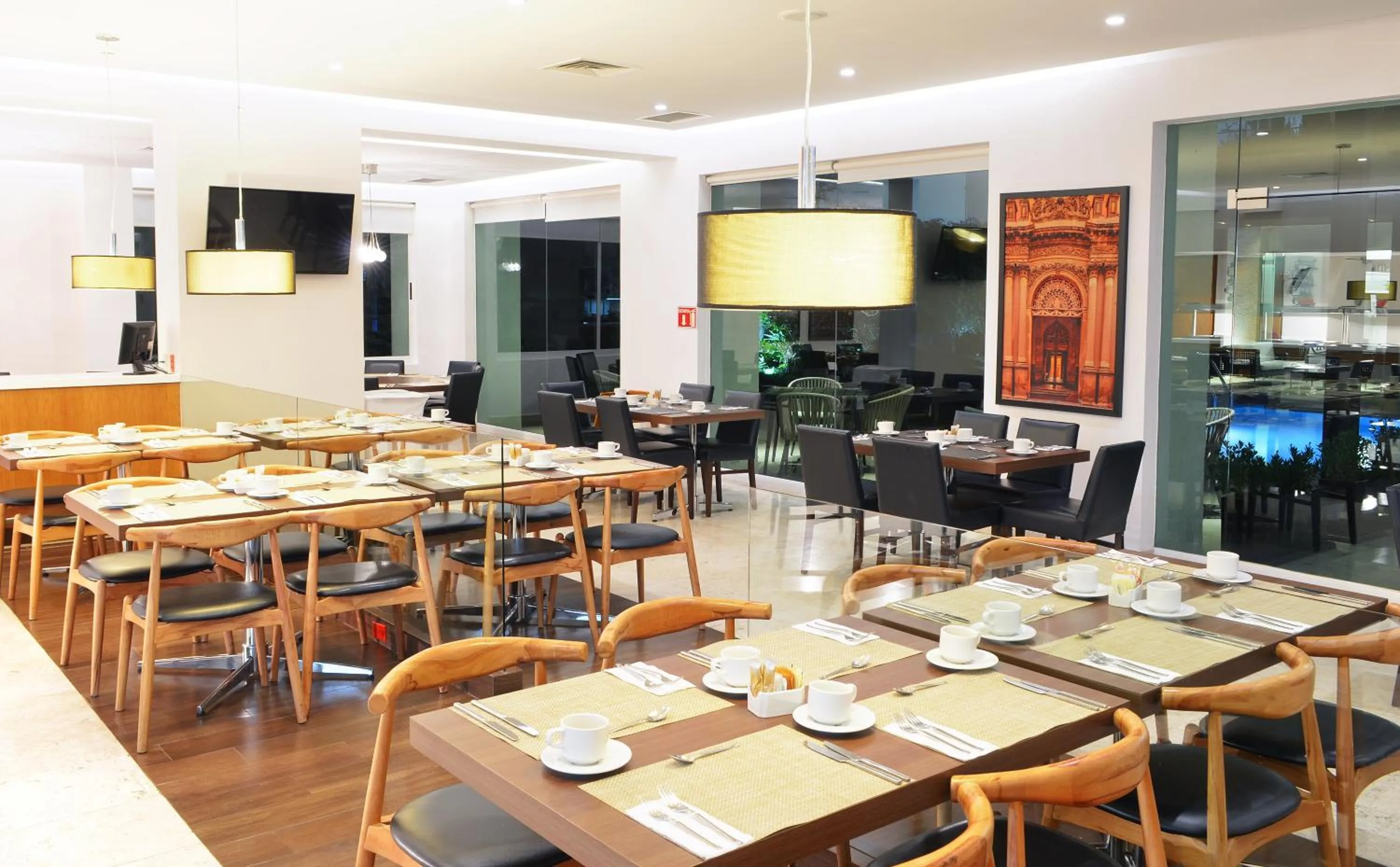 Restaurant/places to eat in Radisson Poliforum Plaza Hotel Leon