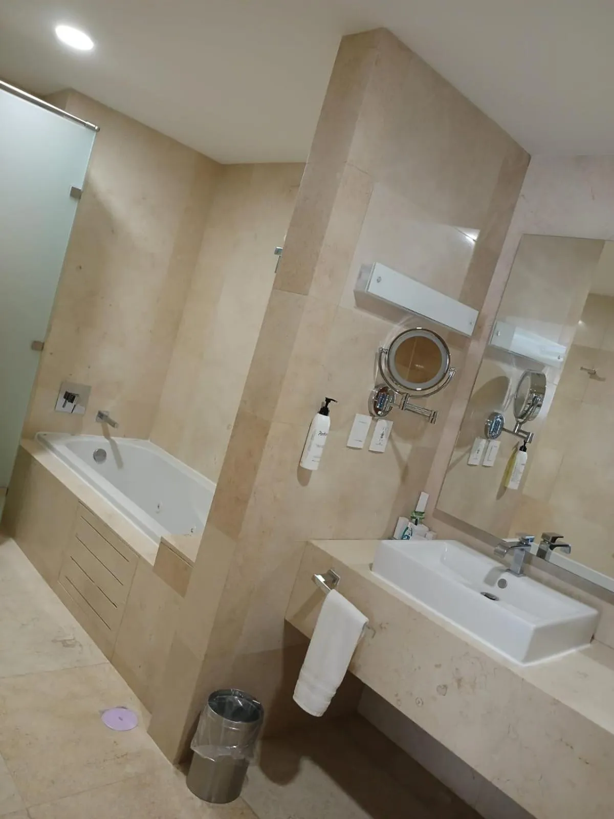 Bathroom in Radisson Poliforum Plaza Hotel Leon