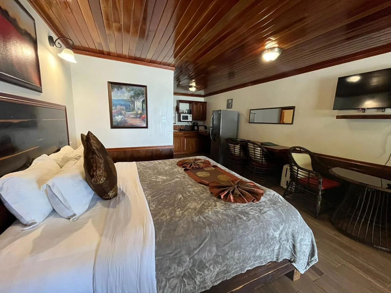 Property building, Bed in Captain Morgan's Retreat