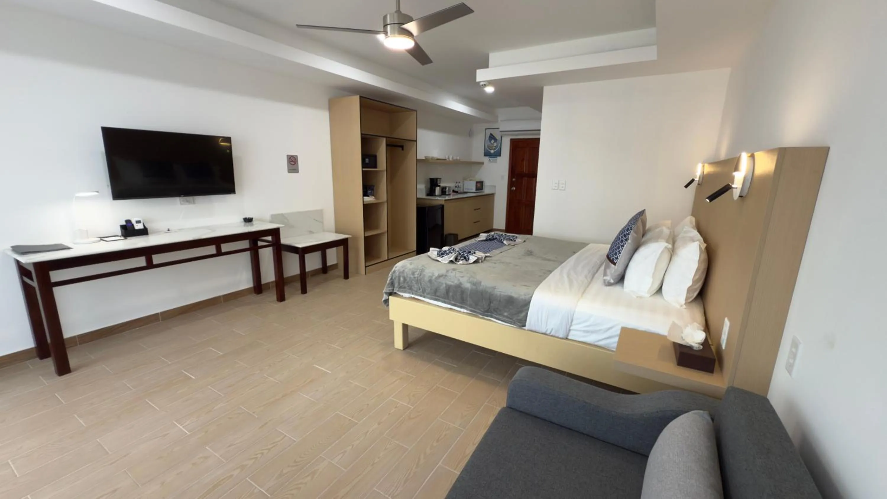 Bedroom, Bed in Captain Morgan's Retreat