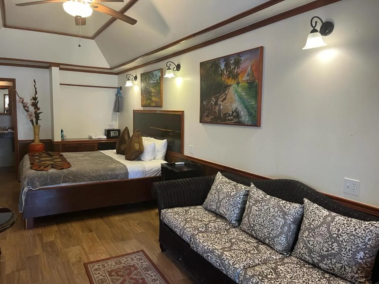 Bed in Captain Morgan's Retreat