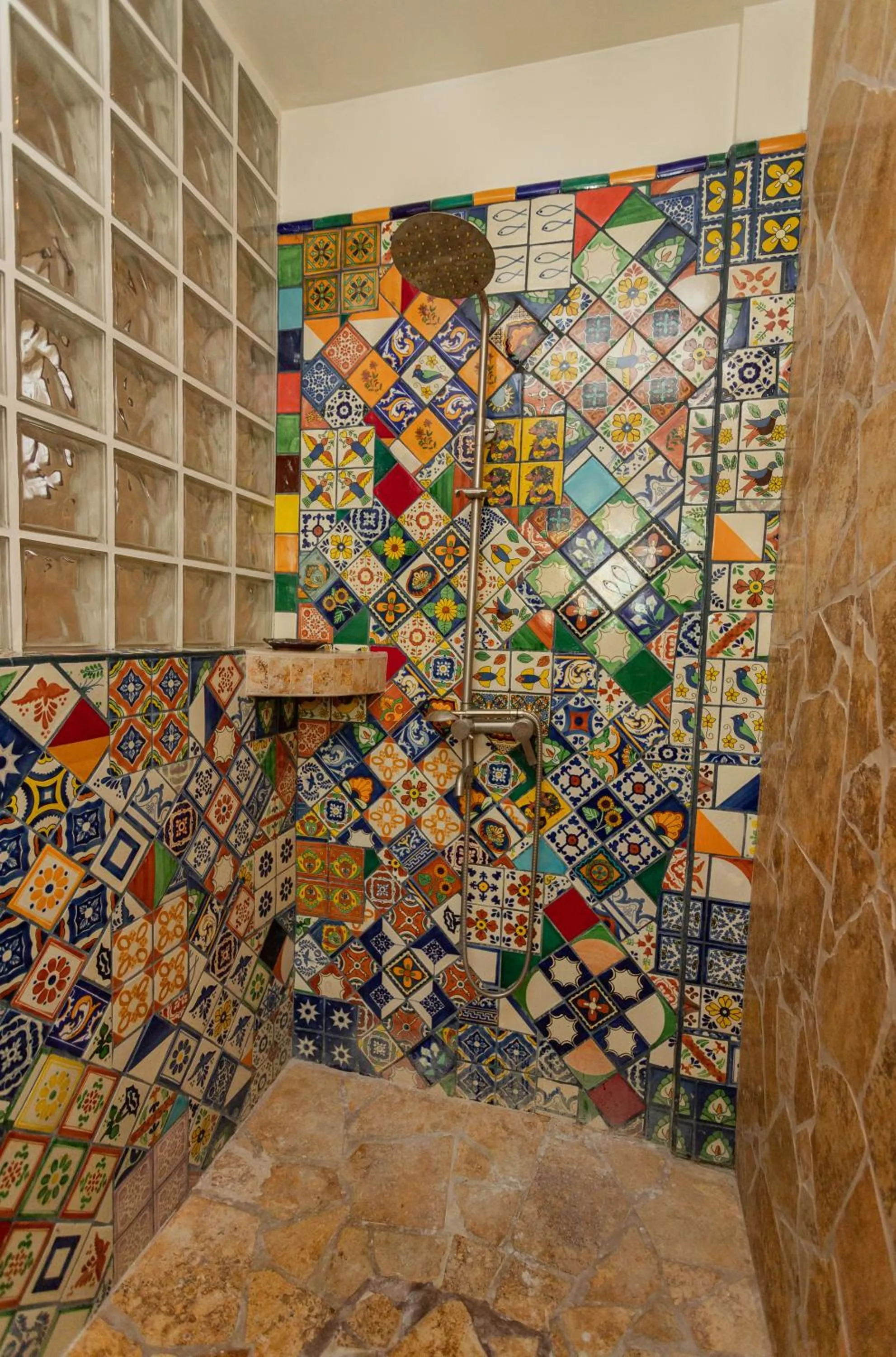 Shower in Captain Morgan's Retreat