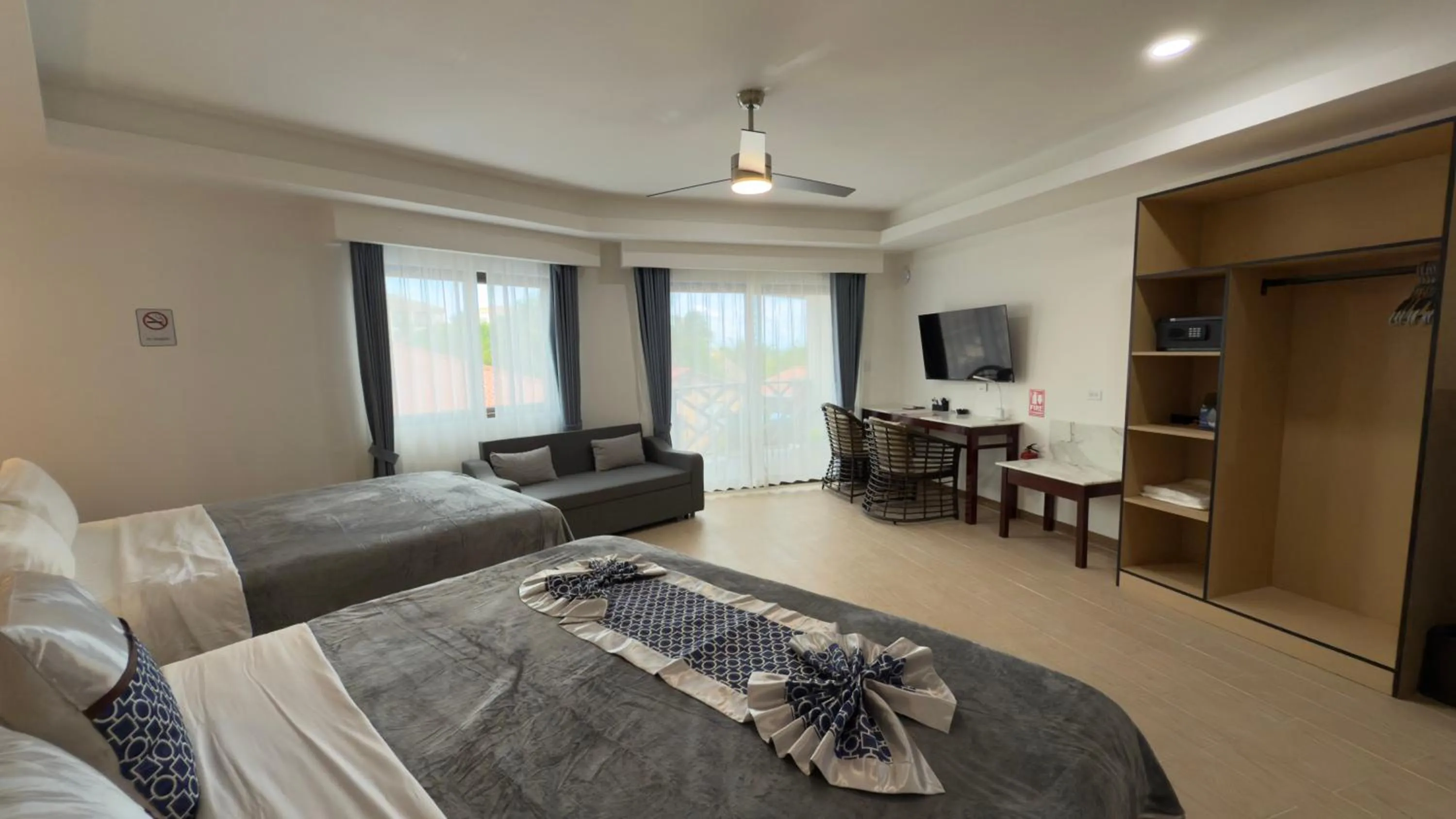 Bedroom, Bed in Captain Morgan's Retreat