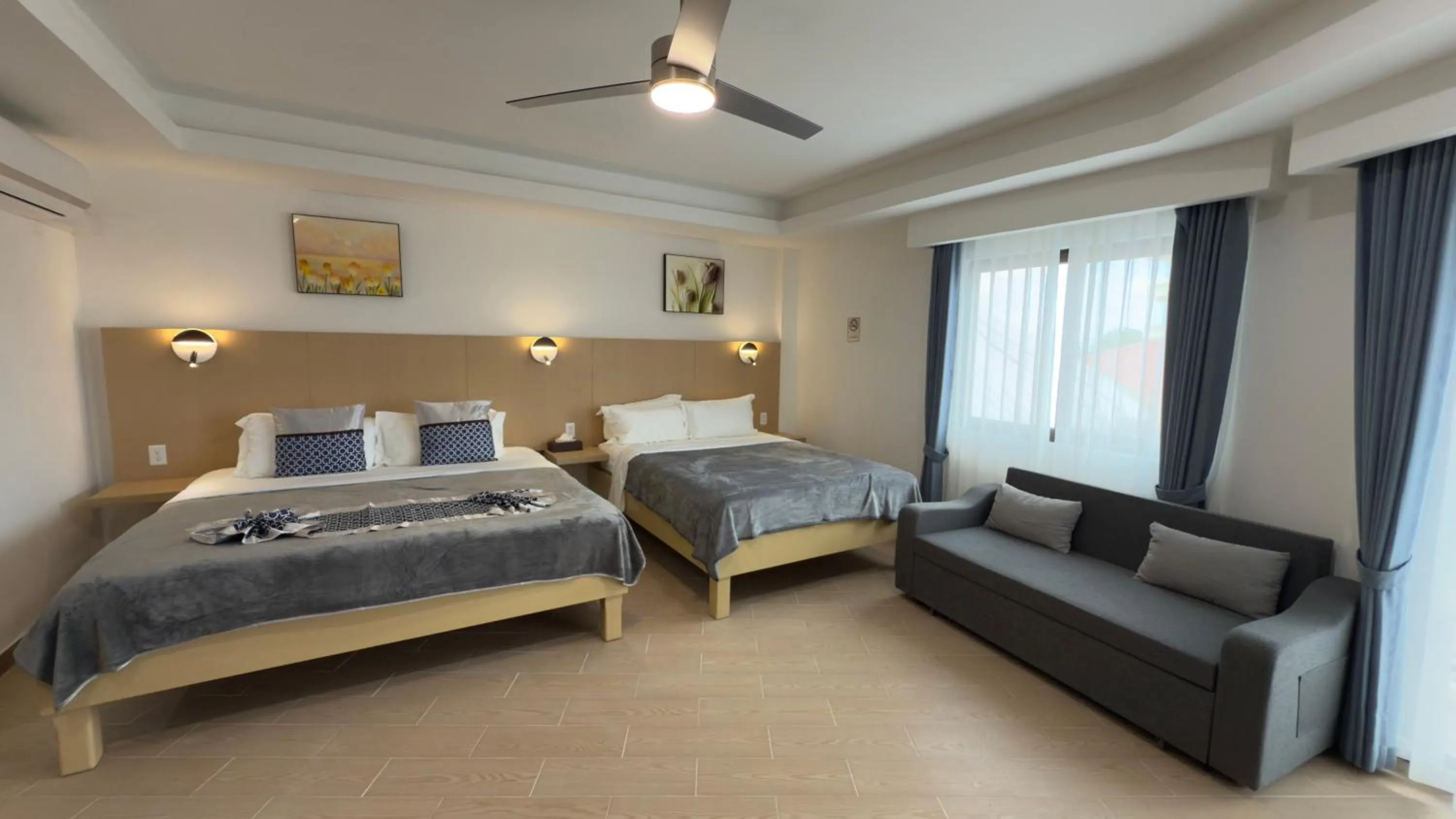 Bedroom, Bed in Captain Morgan's Retreat