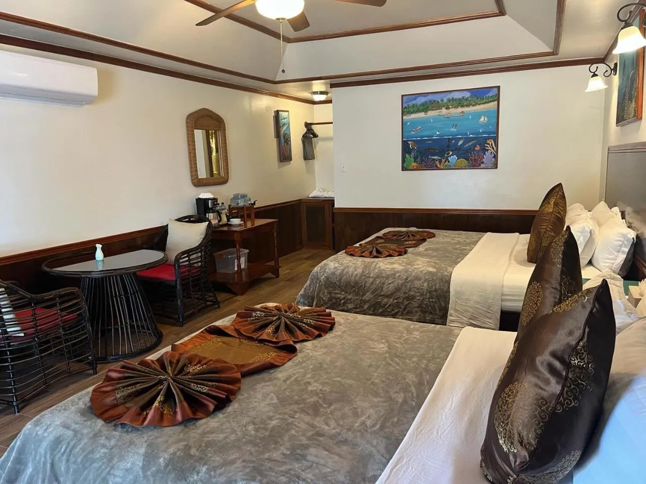 Bed in Captain Morgan's Retreat