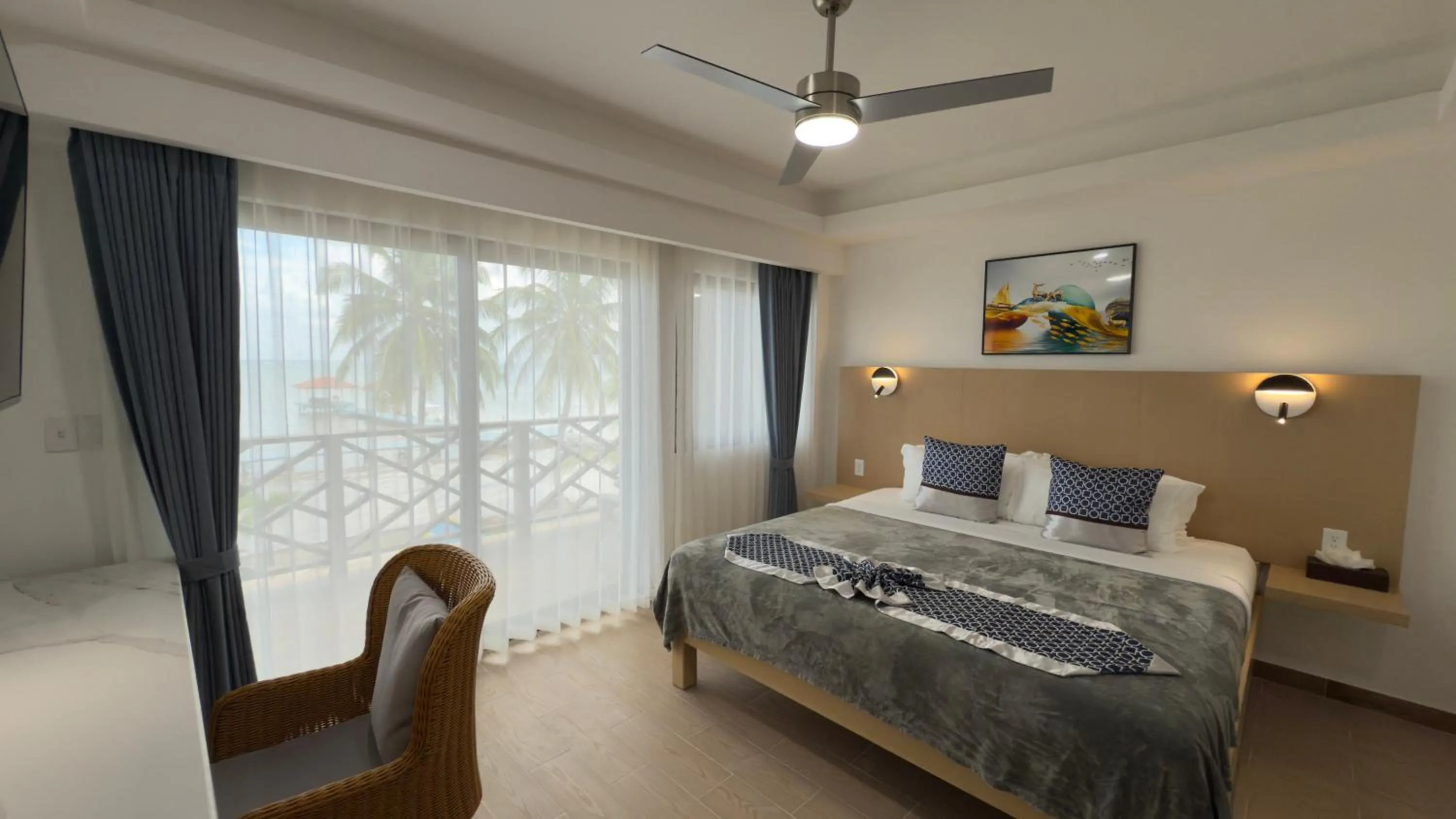 Photo of the whole room, Bed in Captain Morgan's Retreat