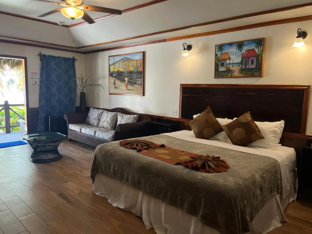 Bed in Captain Morgan's Retreat