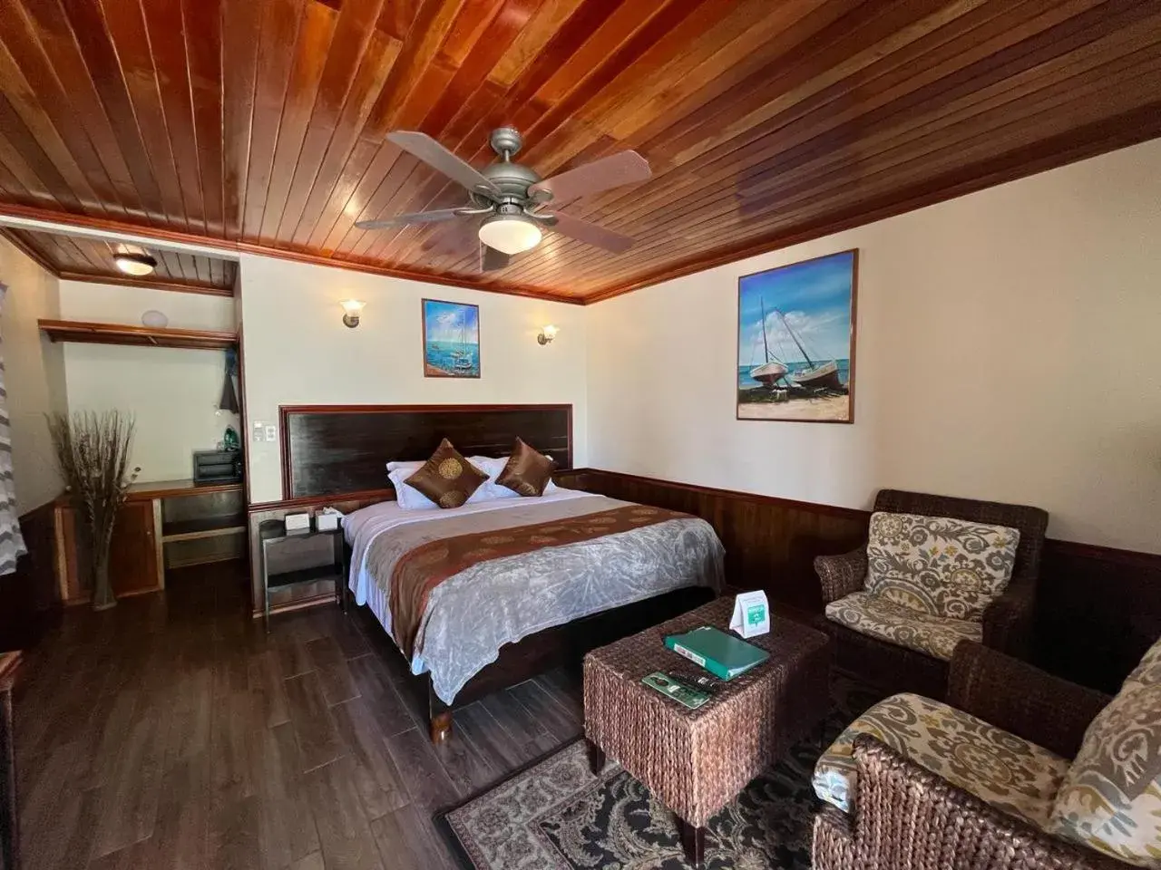 Bungalow - Beach Front in Captain Morgan's Retreat Bungalow - Beach Front in Captain Morgan's Retreat