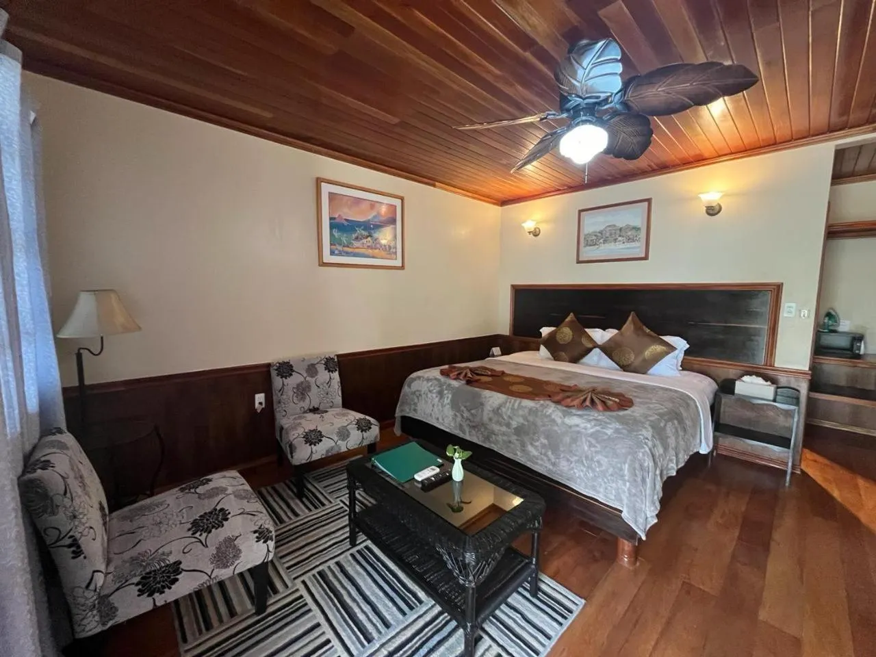 Bed in Captain Morgan's Retreat