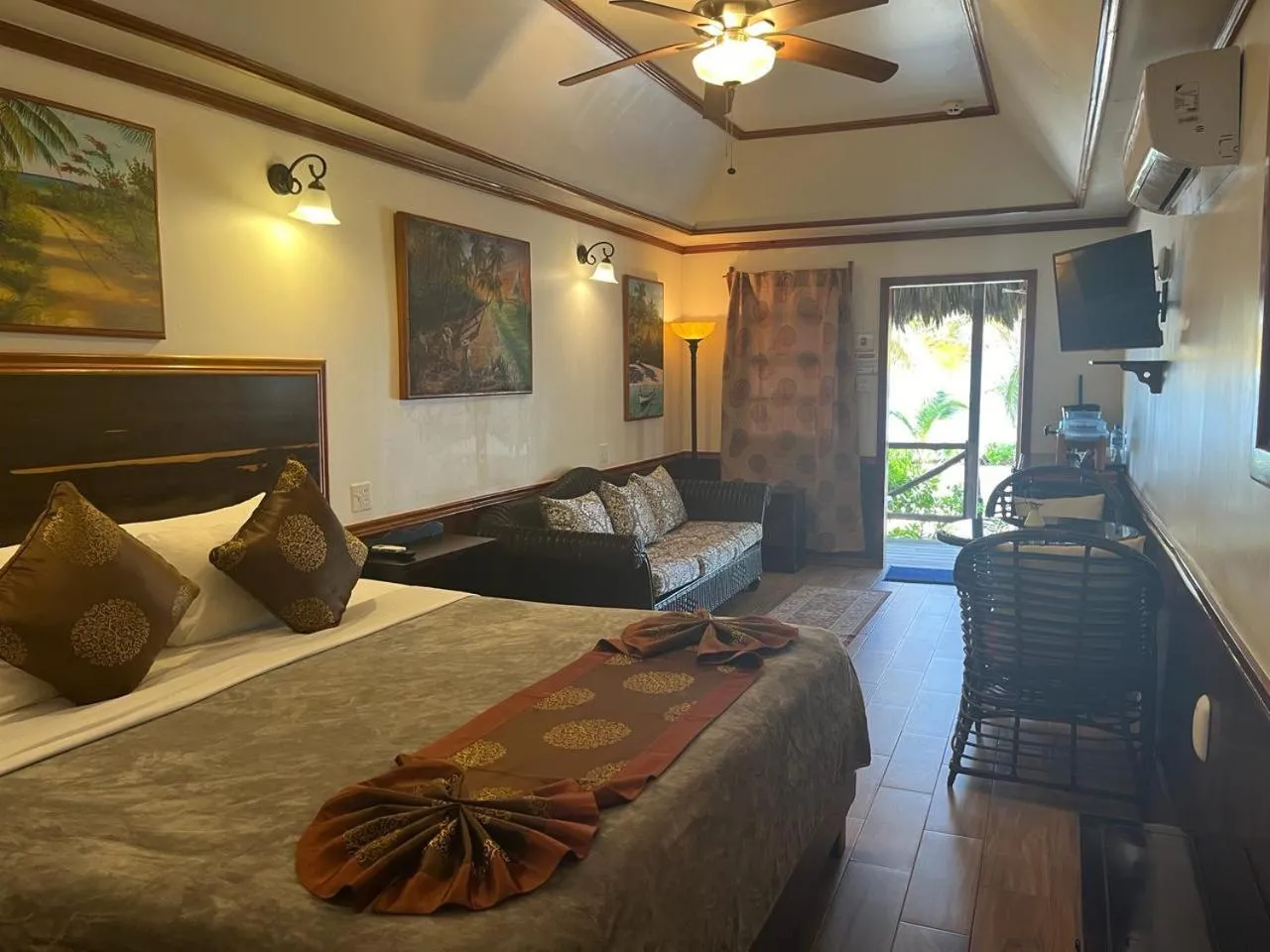 Bed in Captain Morgan's Retreat