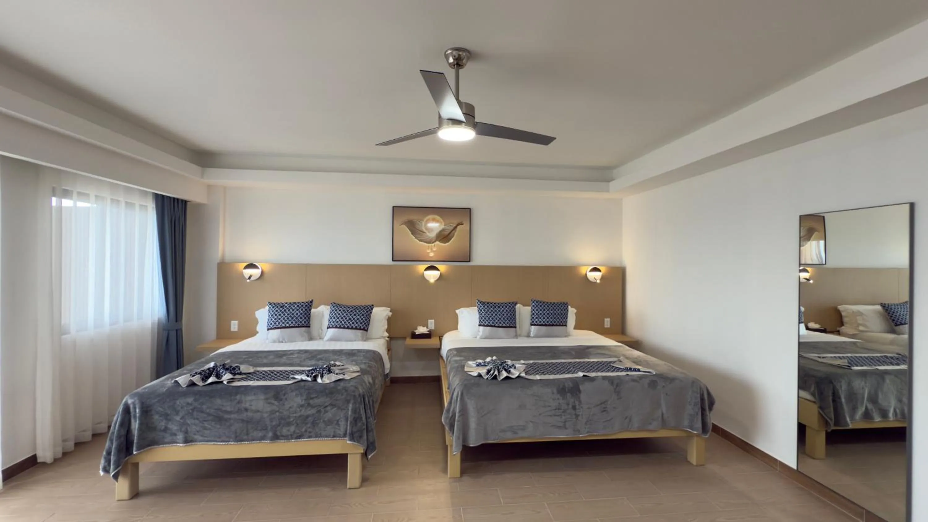 Photo of the whole room, Bed in Captain Morgan's Retreat