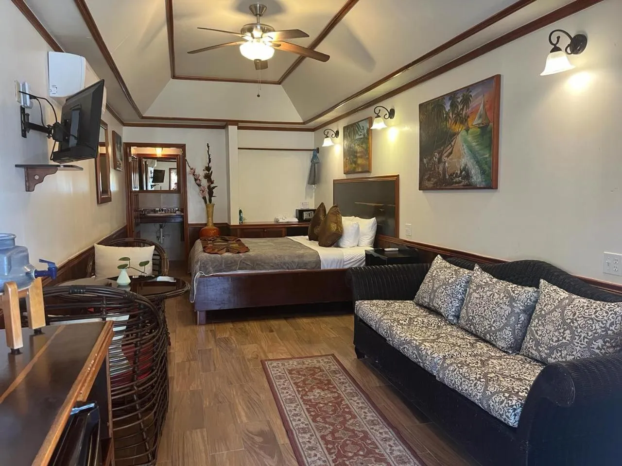 Captain Morgan's Retreat