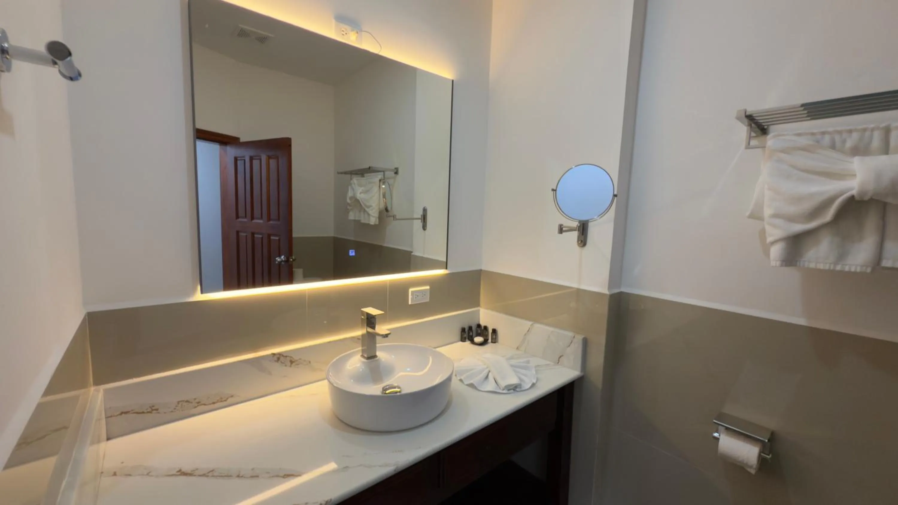 Bathroom in Captain Morgan's Retreat