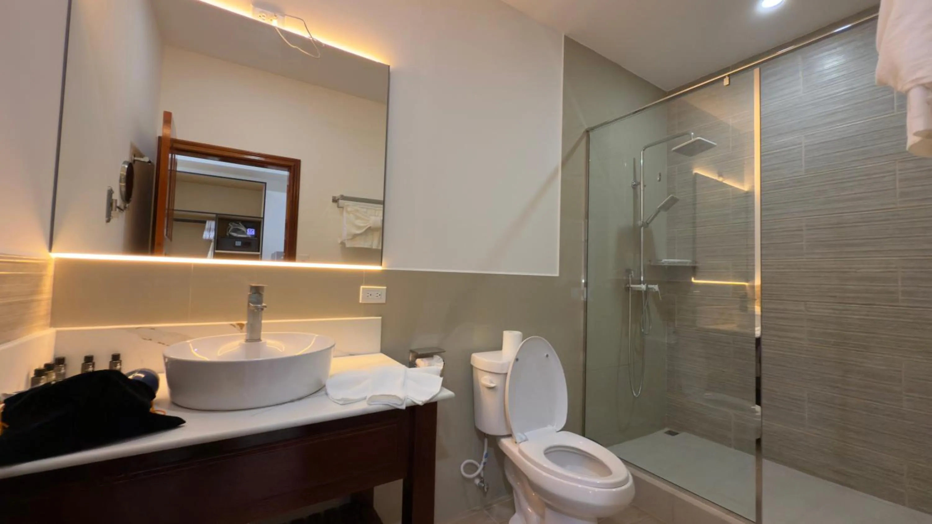 Toilet in Captain Morgan's Retreat