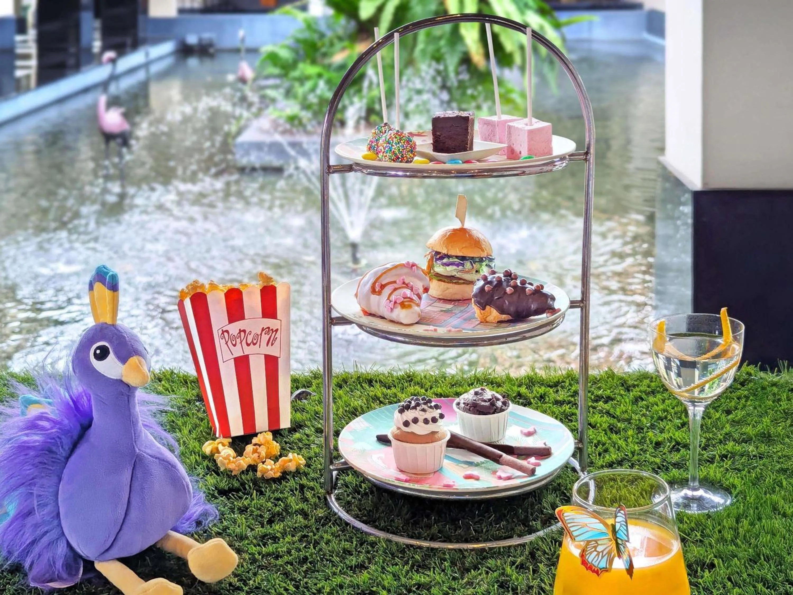 Lounge or bar in Sofitel Singapore Sentosa