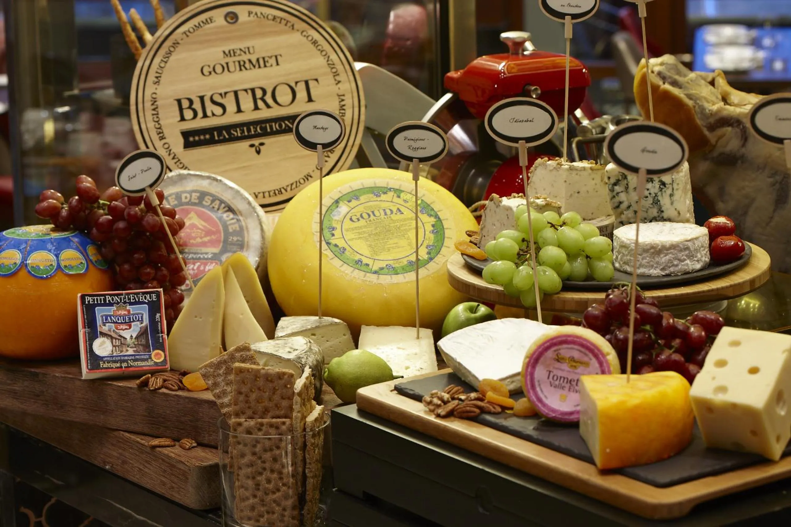 Restaurant/places to eat in Sofitel Singapore Sentosa