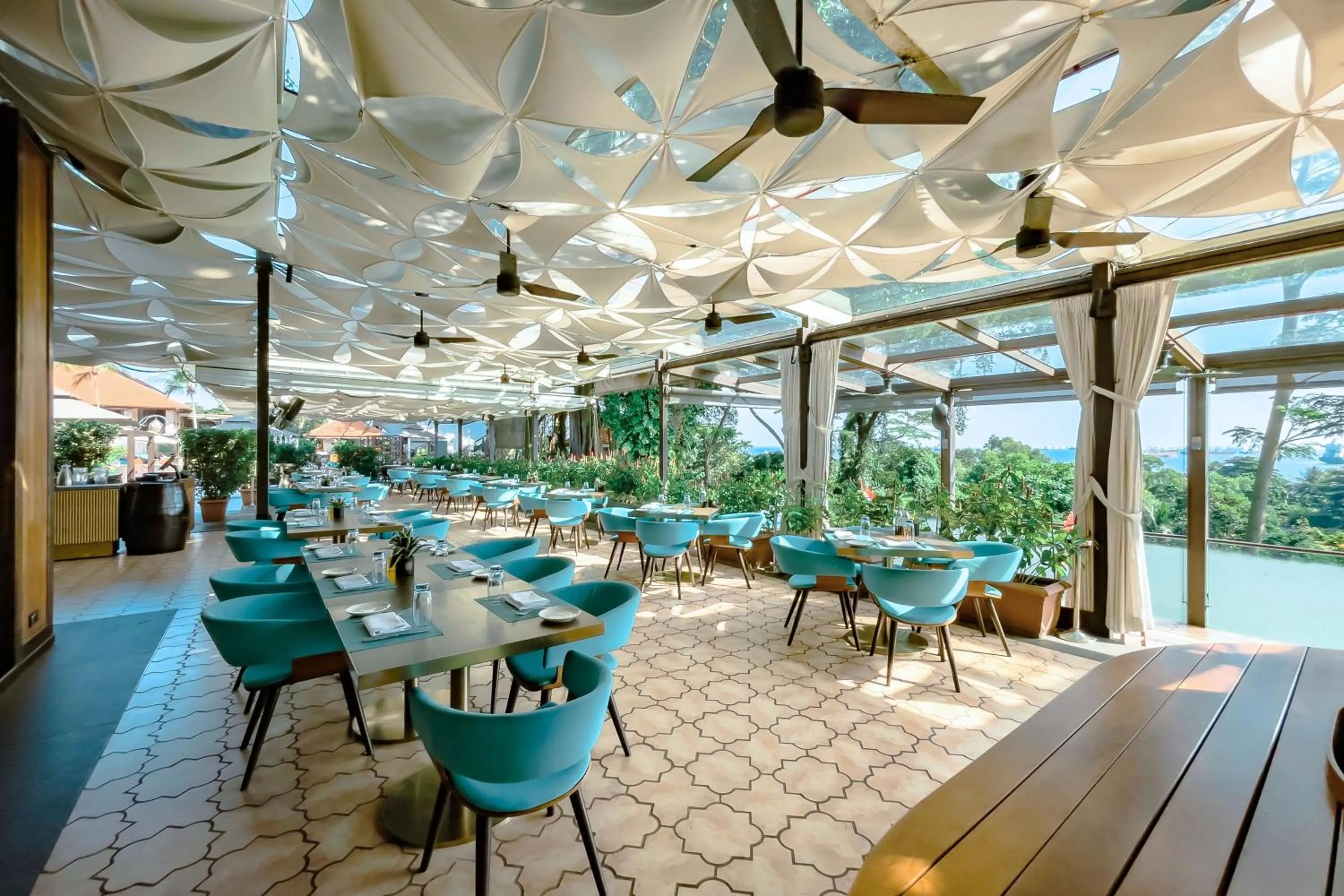 Restaurant/places to eat in Sofitel Singapore Sentosa