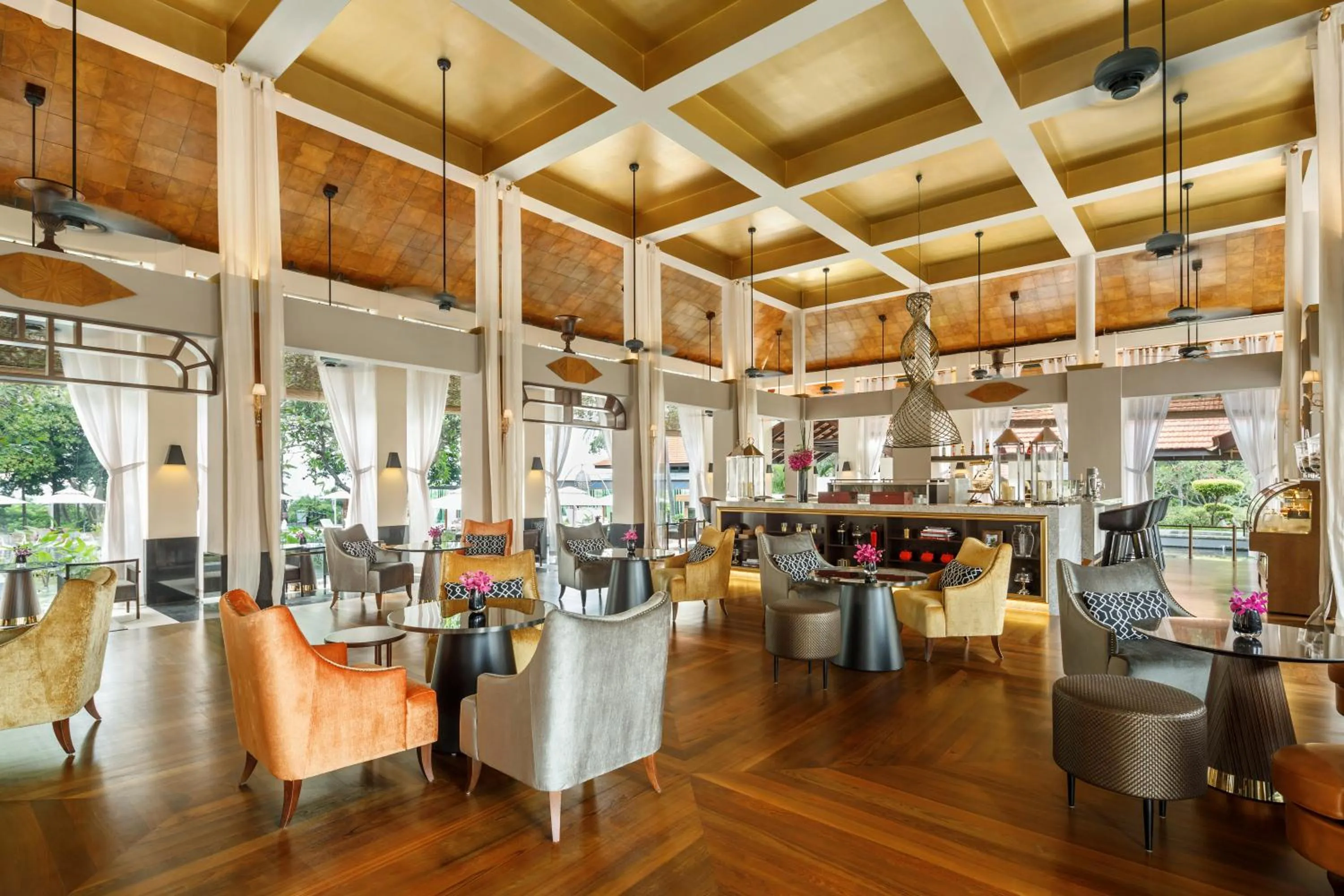 Lounge or bar in Sofitel Singapore Sentosa