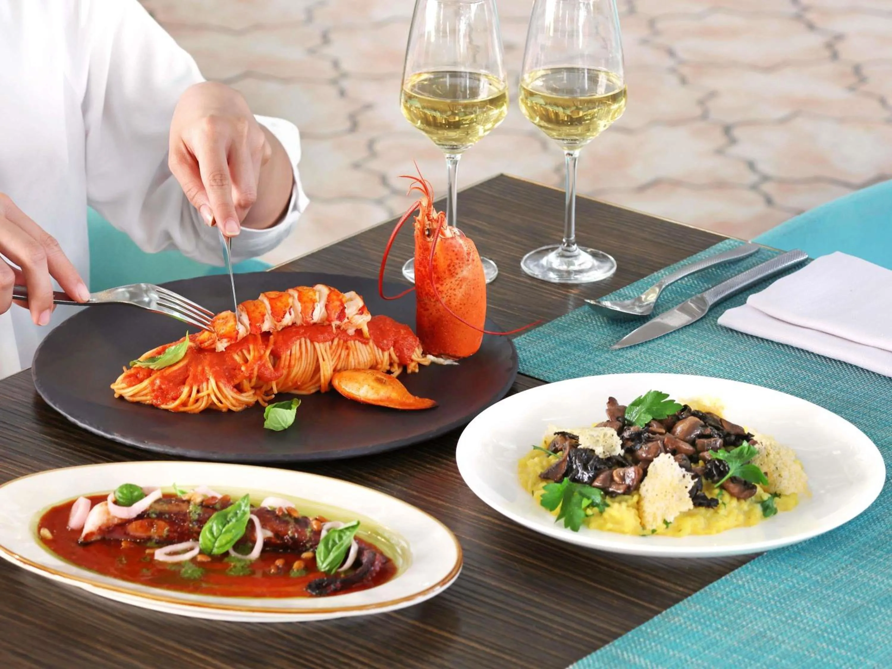 Restaurant/places to eat in Sofitel Singapore Sentosa