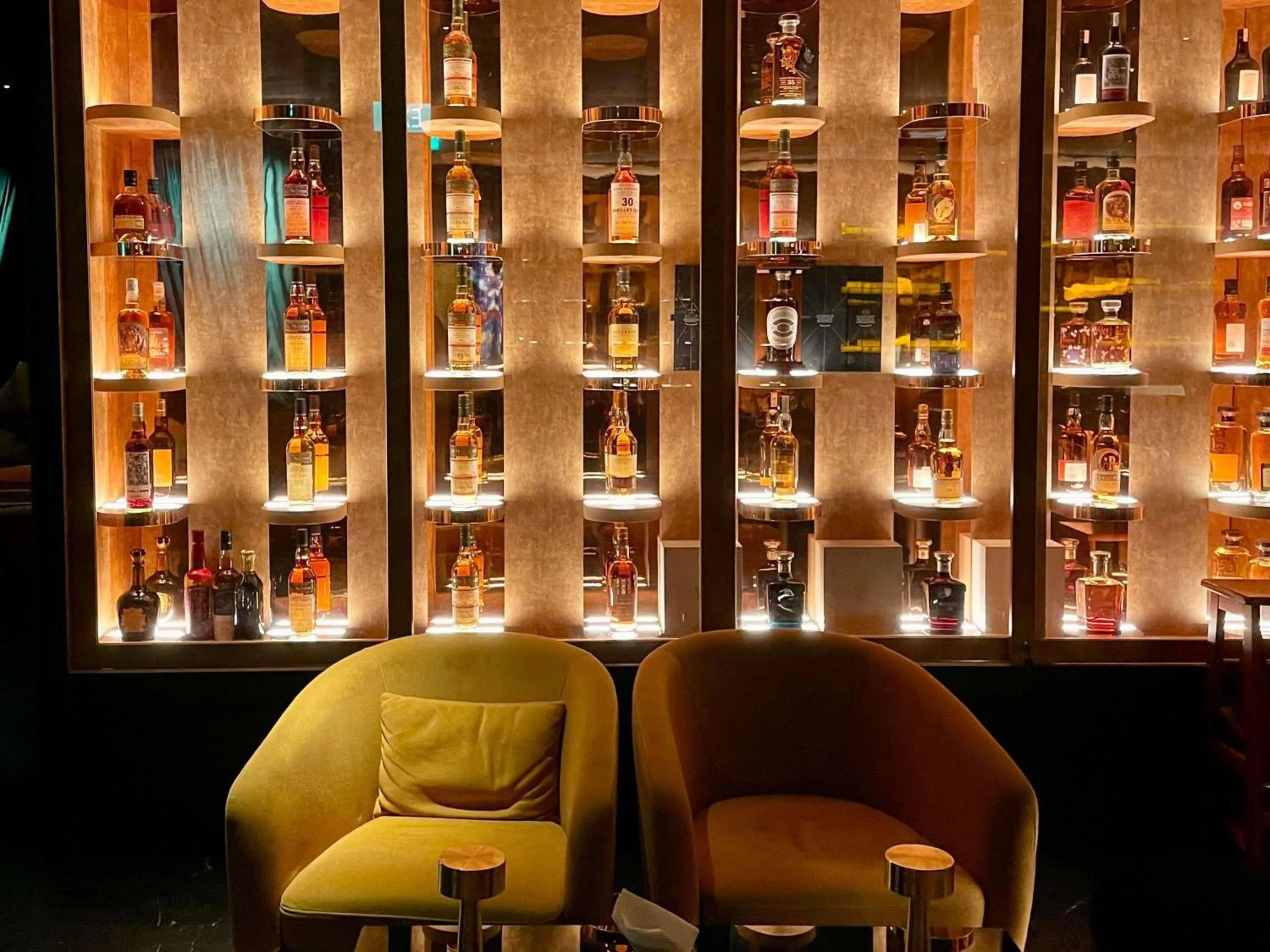 Lounge or bar in Sofitel Singapore Sentosa