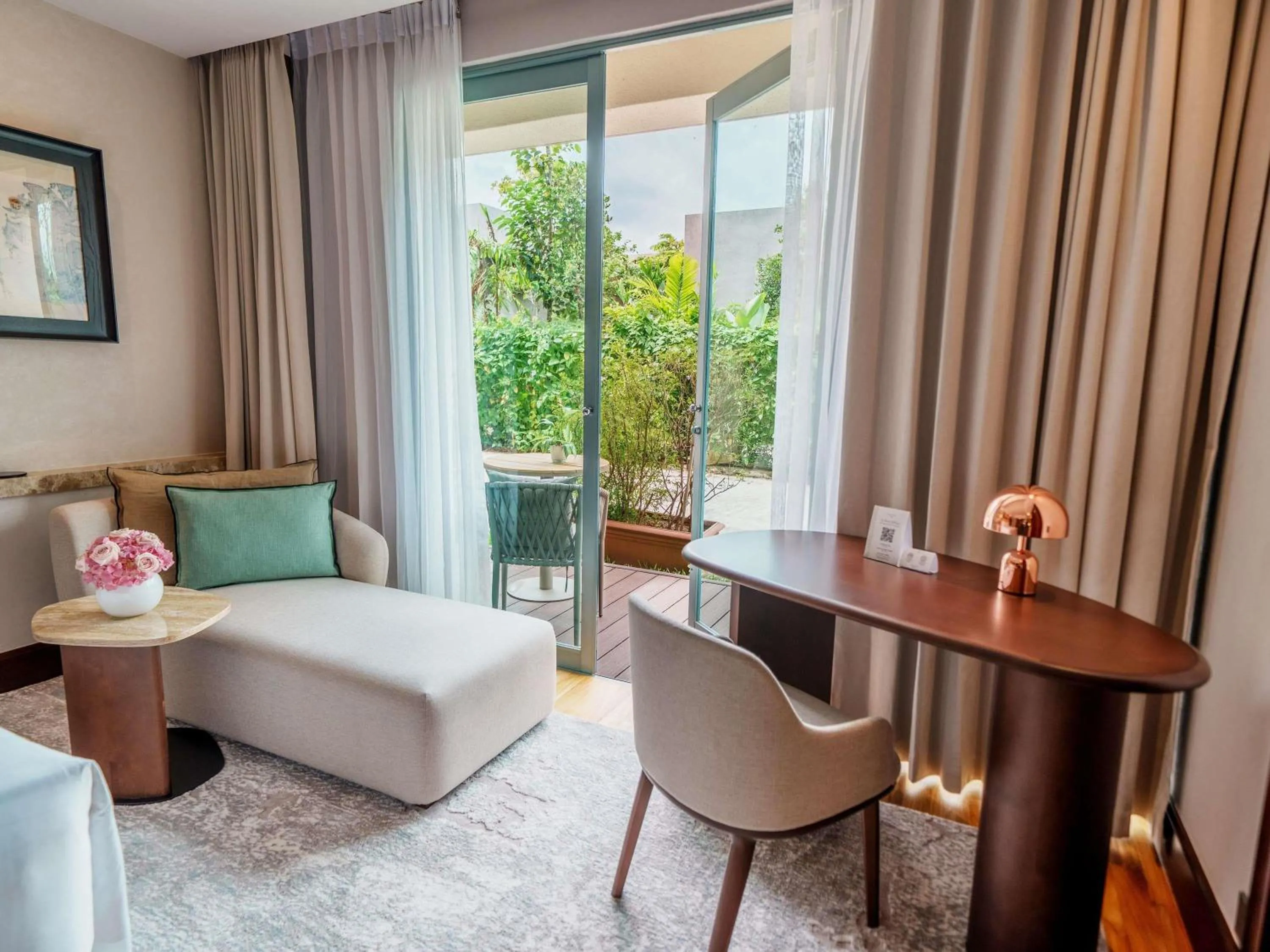 Photo of the whole room, Bed in Sofitel Singapore Sentosa