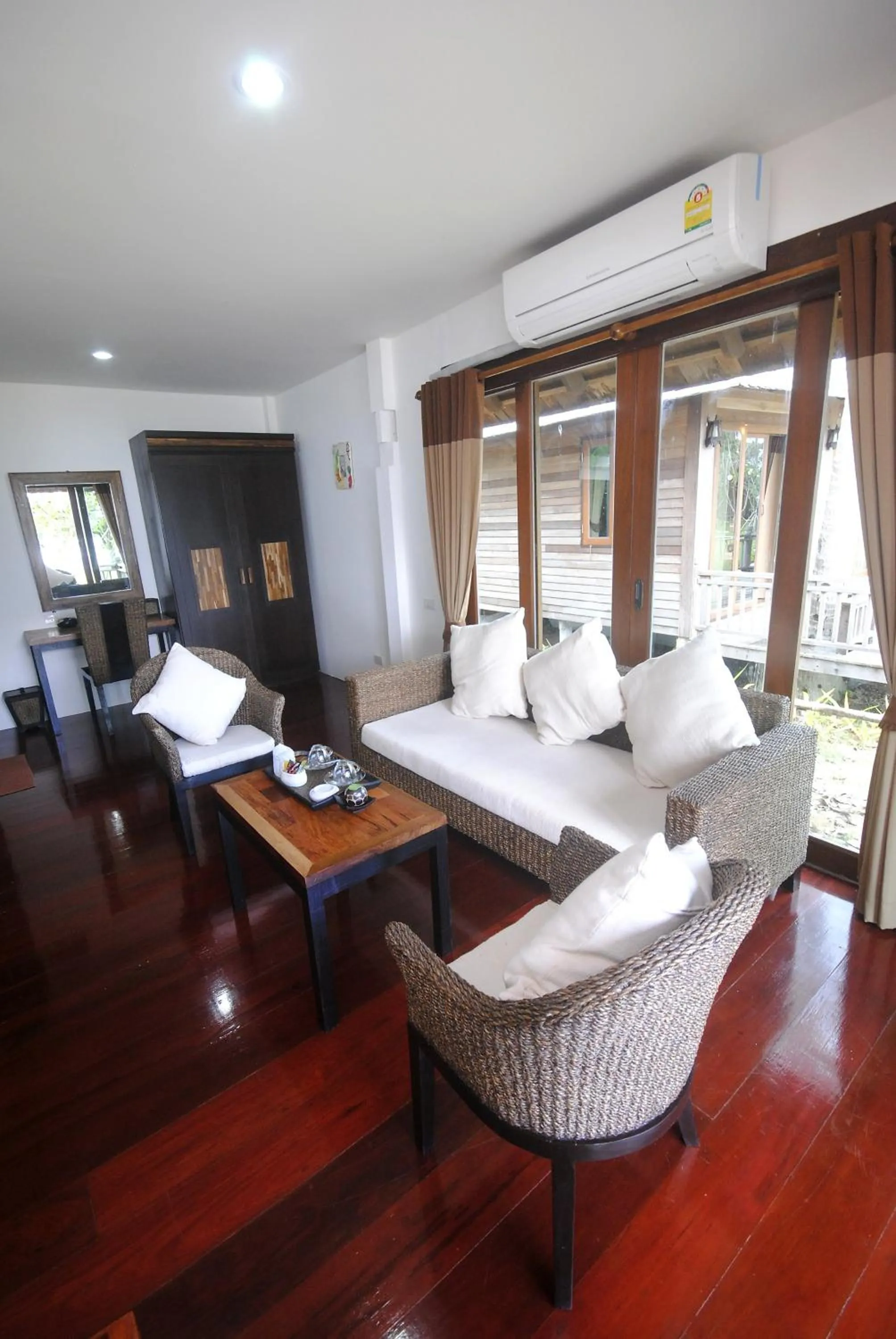 Photo of the whole room in New Ozone Resort & Spa