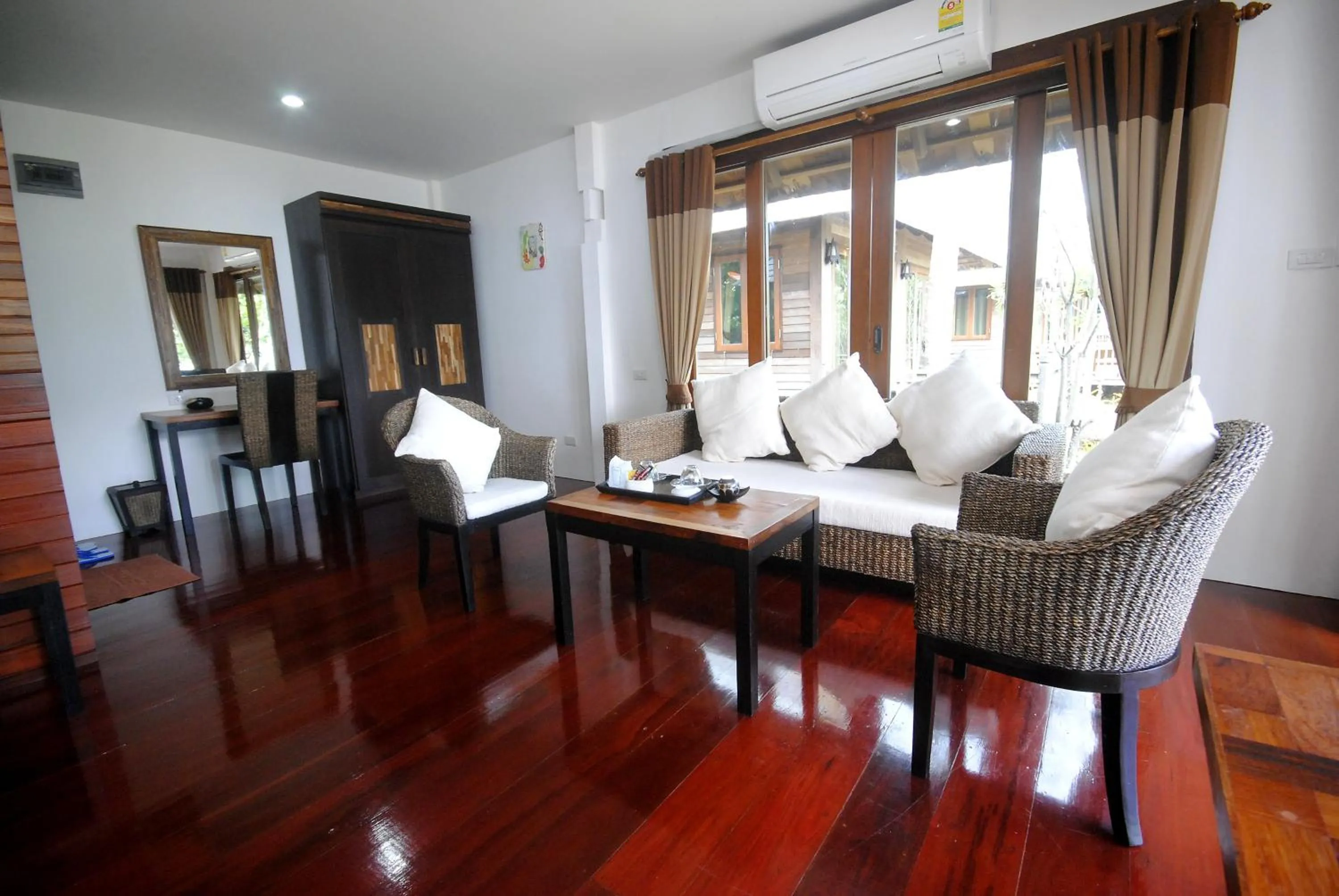 Photo of the whole room in New Ozone Resort & Spa