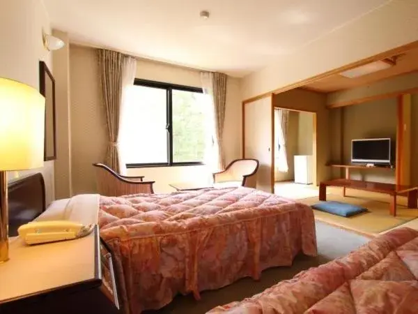 Photo of the whole room, Bed in Azumino Hotaka View Hotel