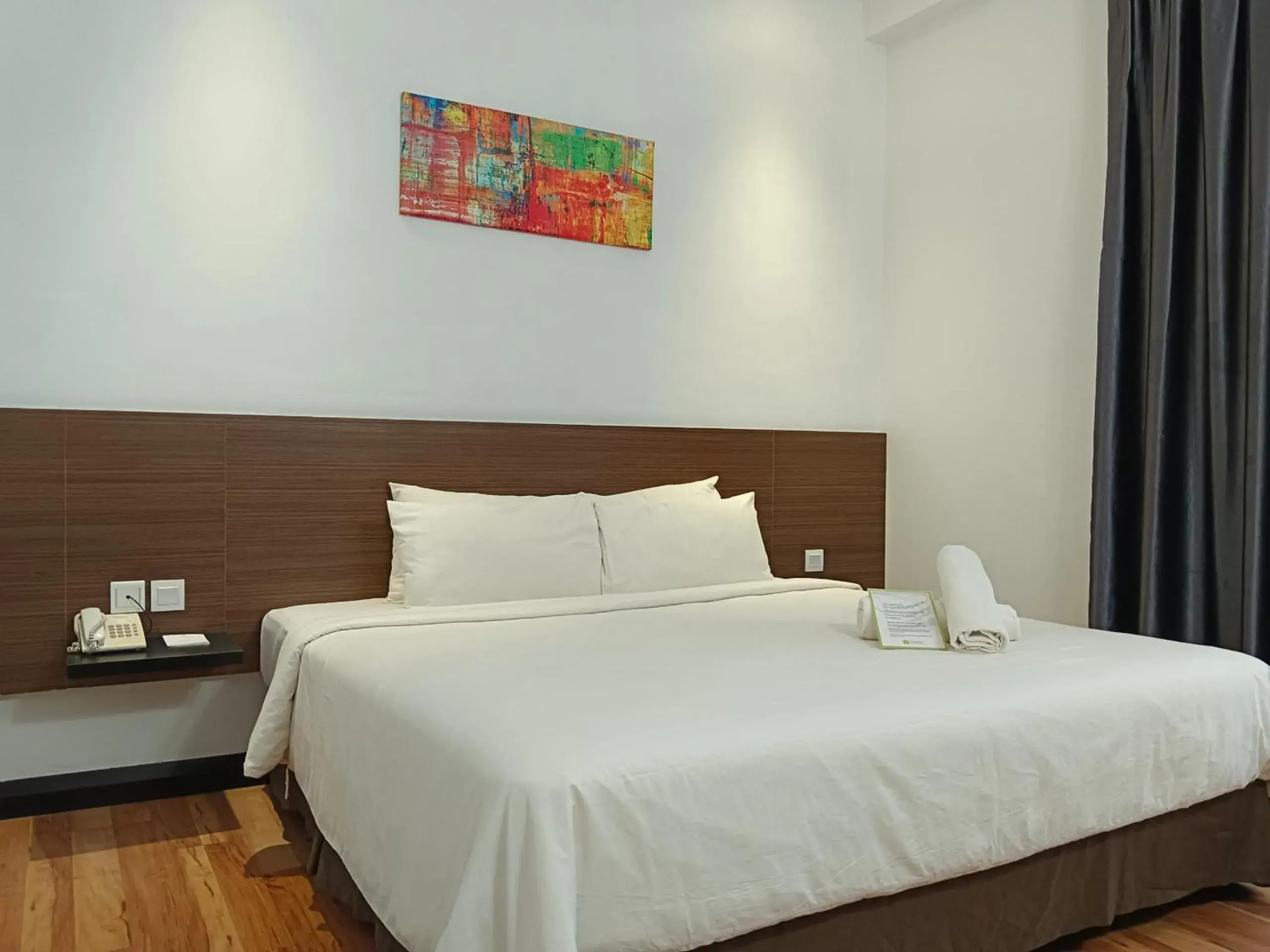 Photo of the whole room, Bed in Fuller Hotel Photo of the whole room, Bed in Fuller Hotel