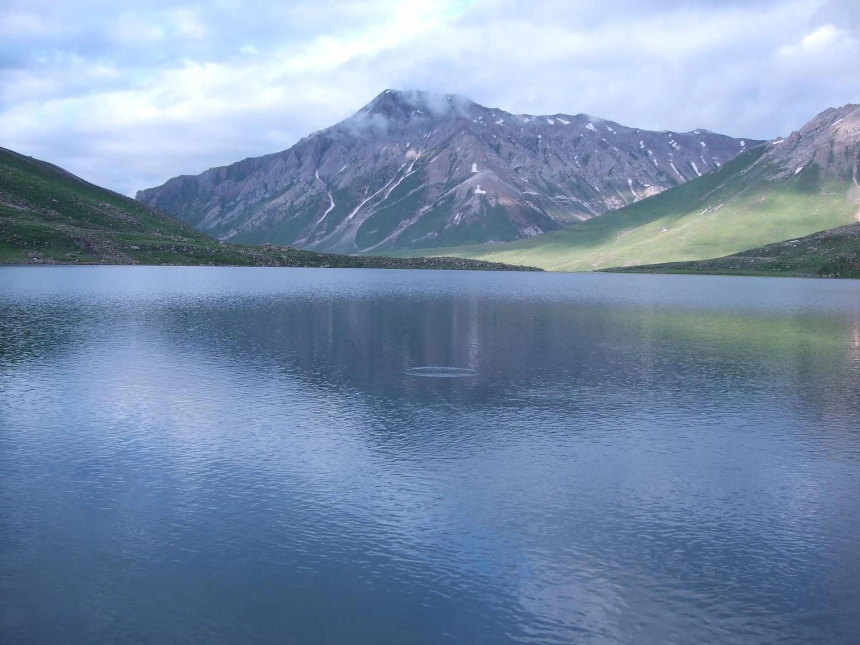 Property building in Golden Hopes Group of Houseboats
