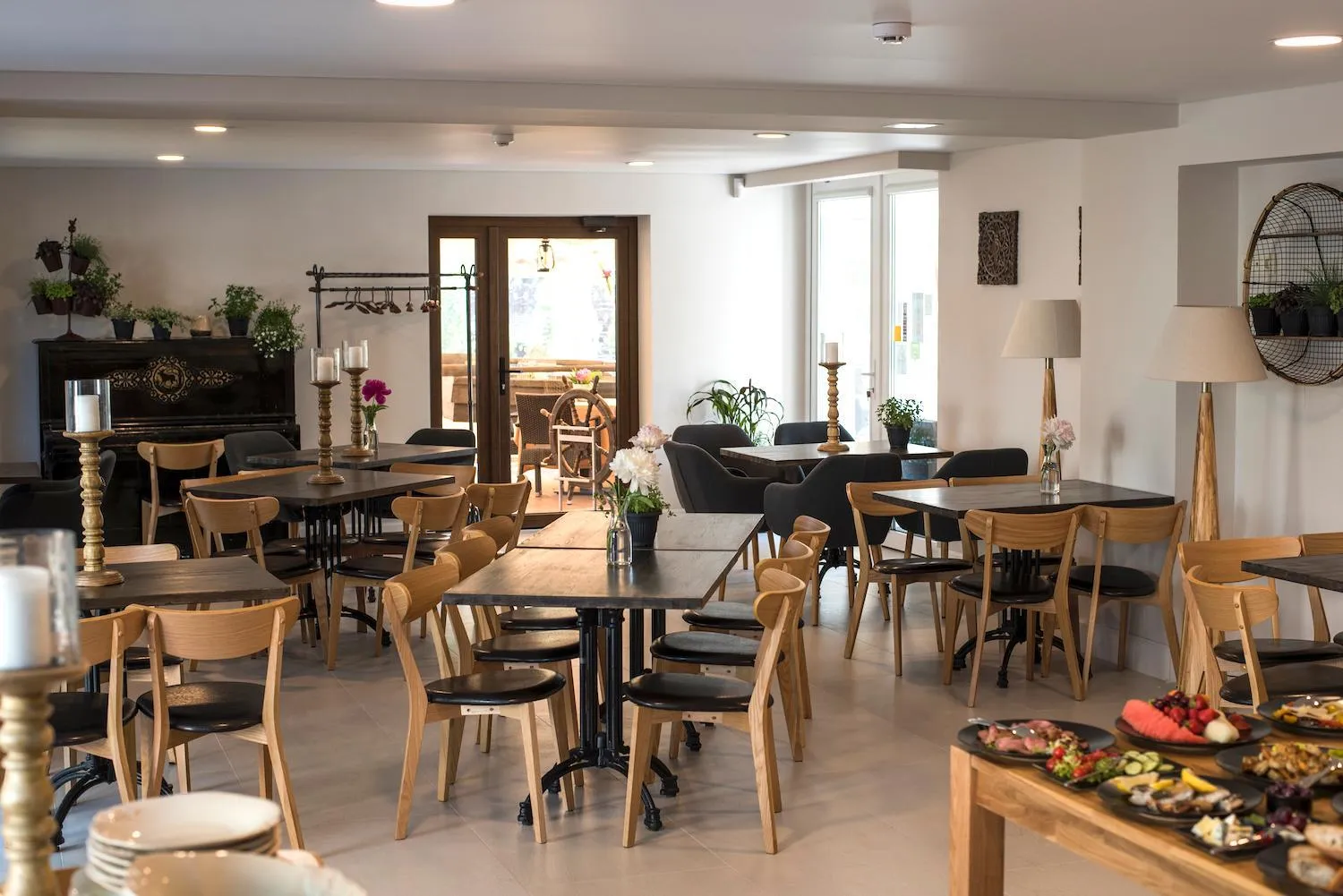 Restaurant/places to eat in Pine Resort