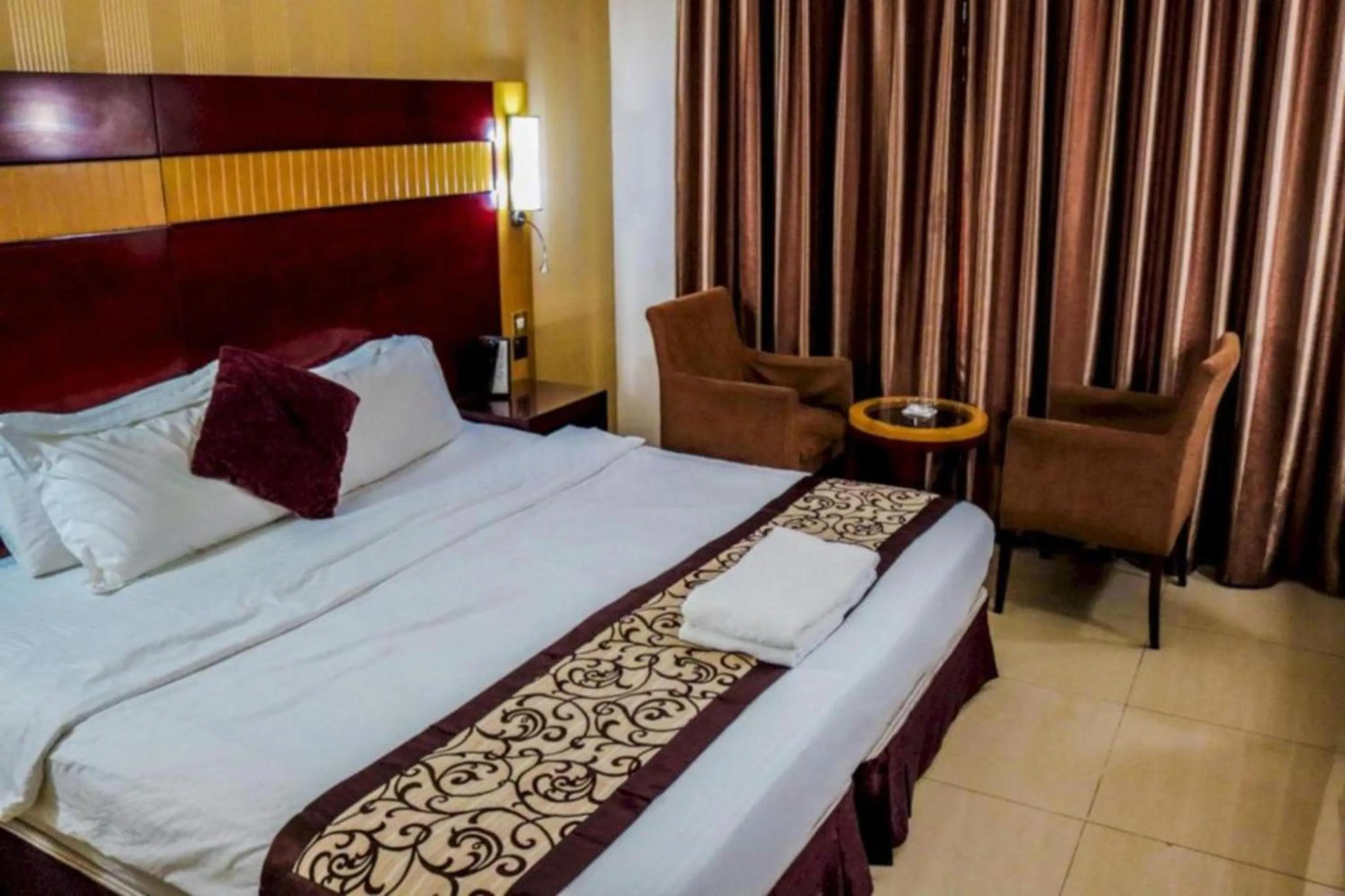 Photo of the whole room, Bed in Palette Phoenix Hotel