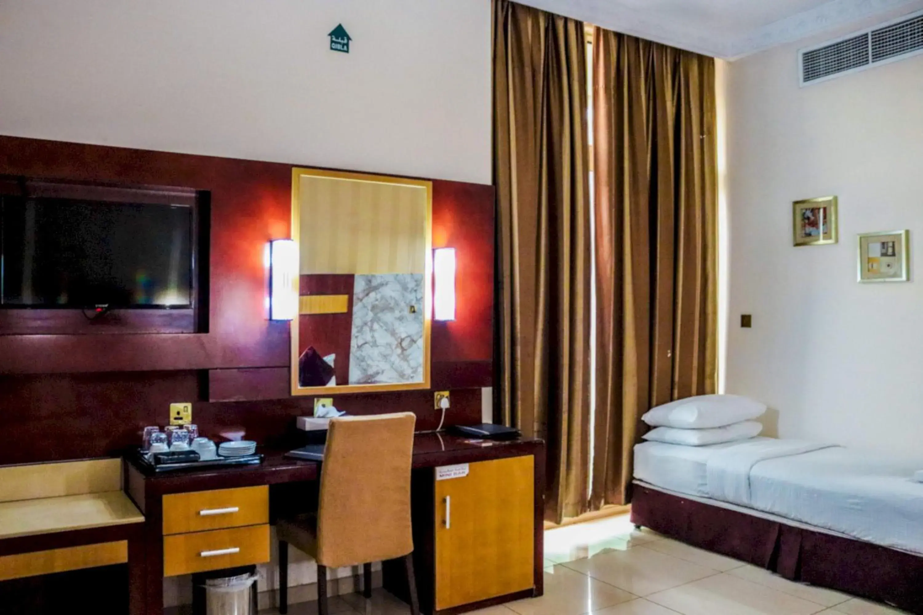 Photo of the whole room, Bed in Phoenix Hotel Dubai Photo of the whole room, Bed in Phoenix Hotel Dubai