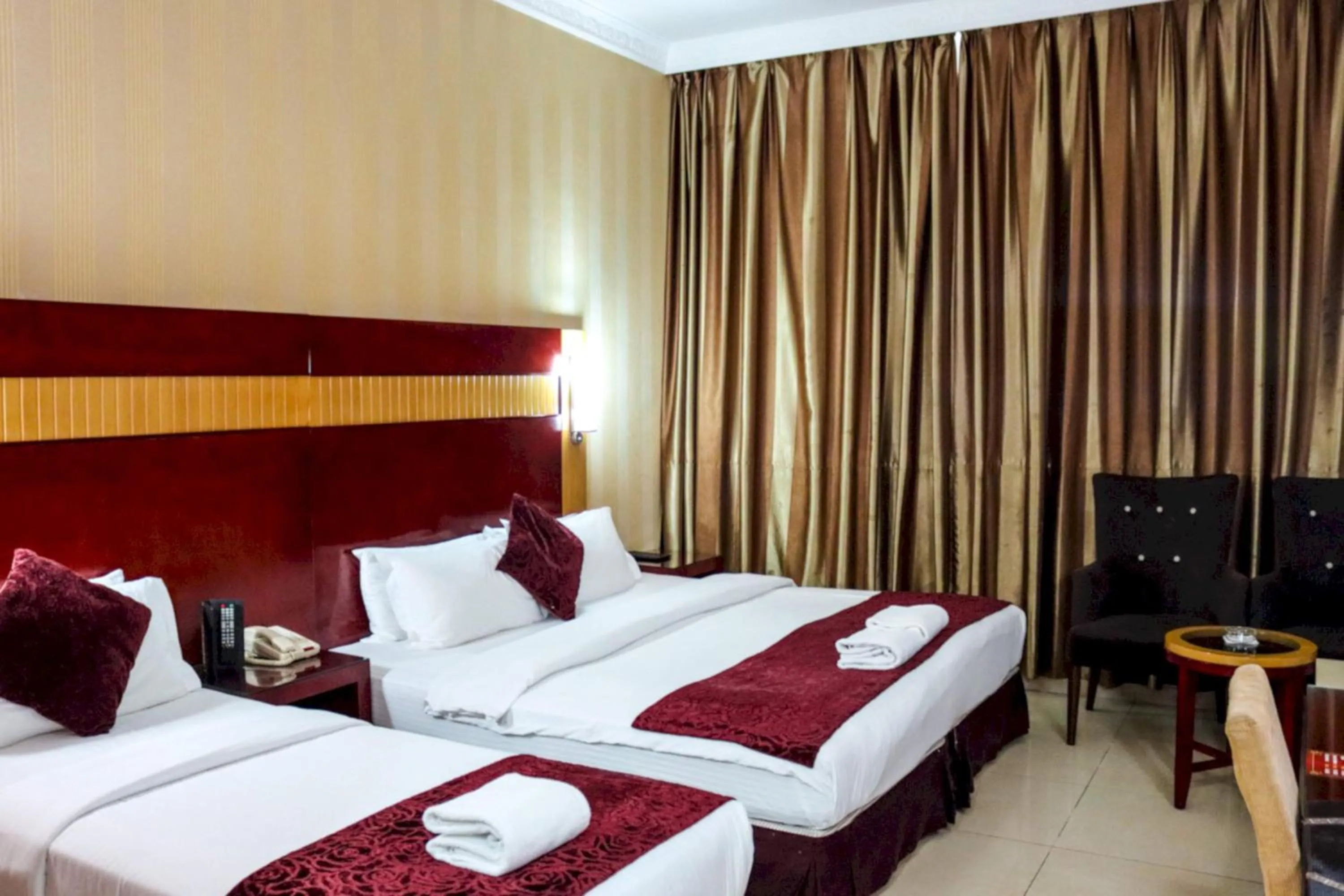 Photo of the whole room, Bed in Phoenix Hotel Dubai