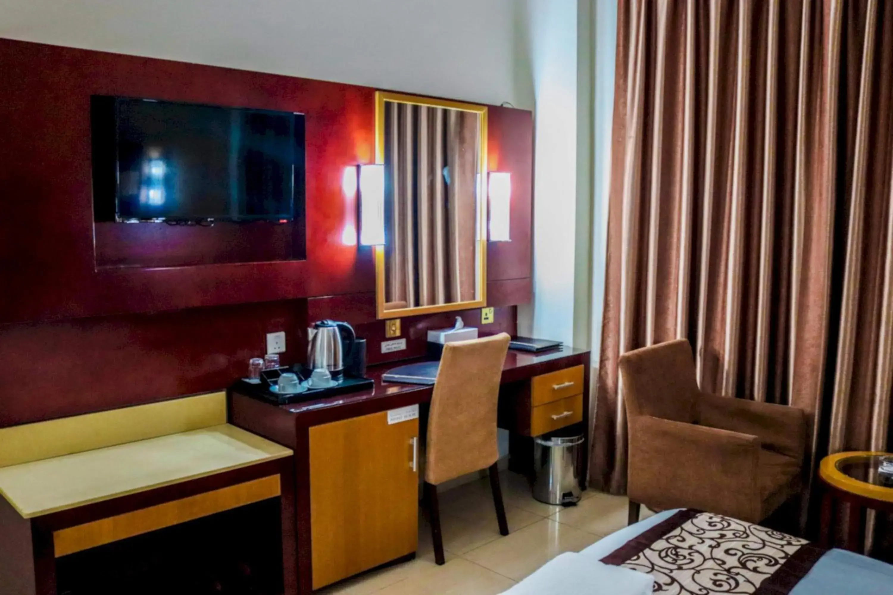 Photo of the whole room, Bed in Phoenix Hotel Dubai Photo of the whole room, Bed in Phoenix Hotel Dubai