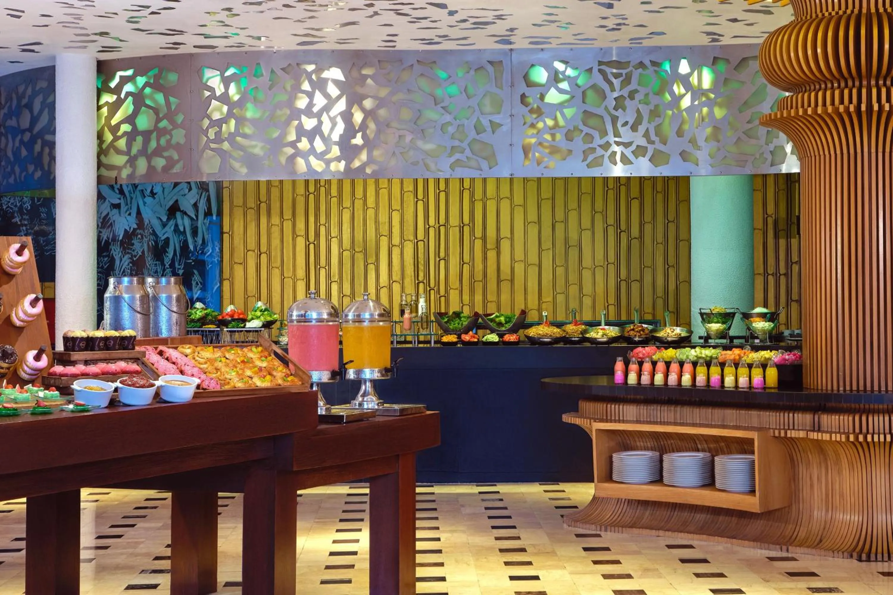 Restaurant/places to eat in Le Meridien Bali Jimbaran