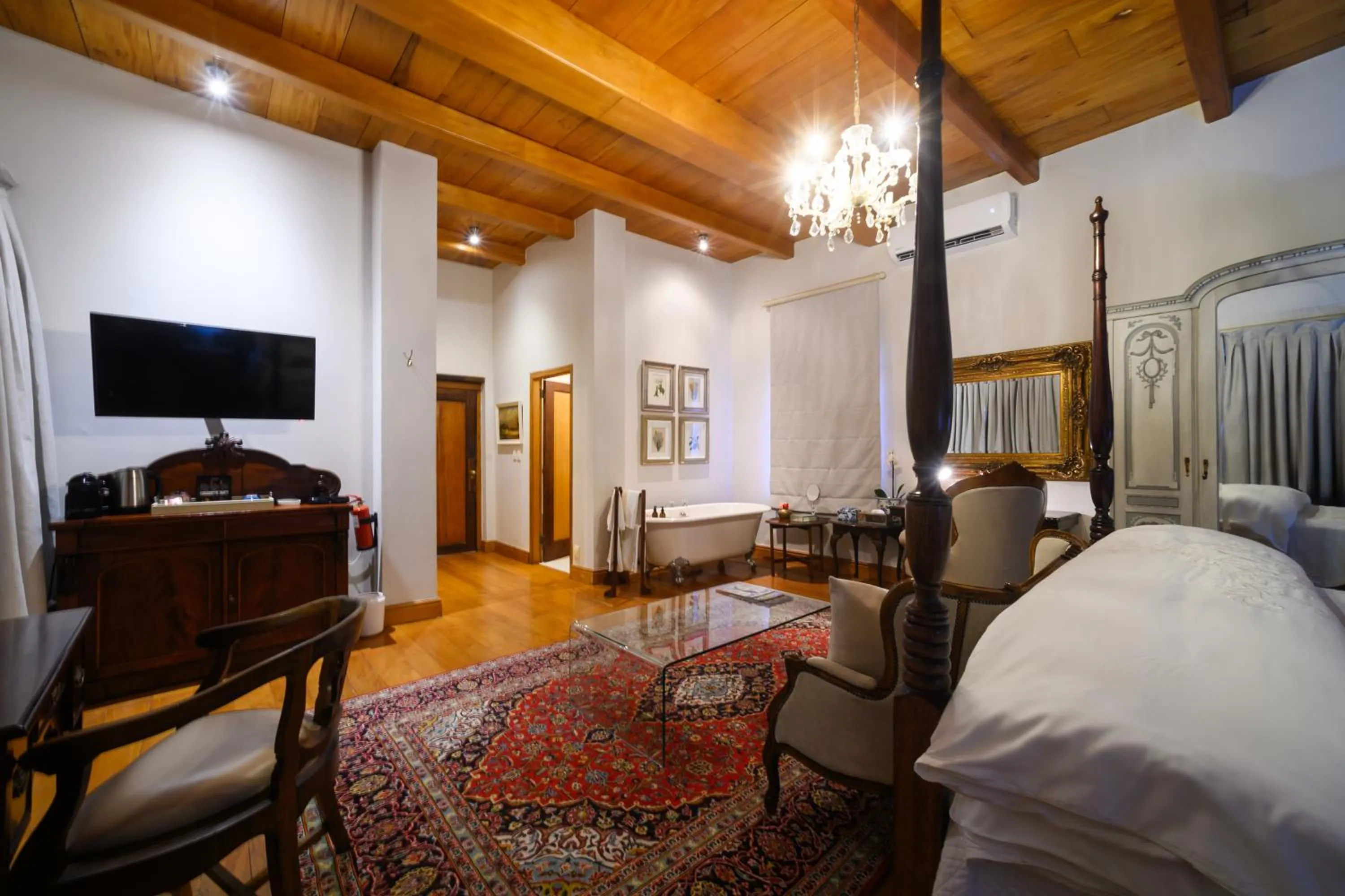 Property building, Bed in Webersburg