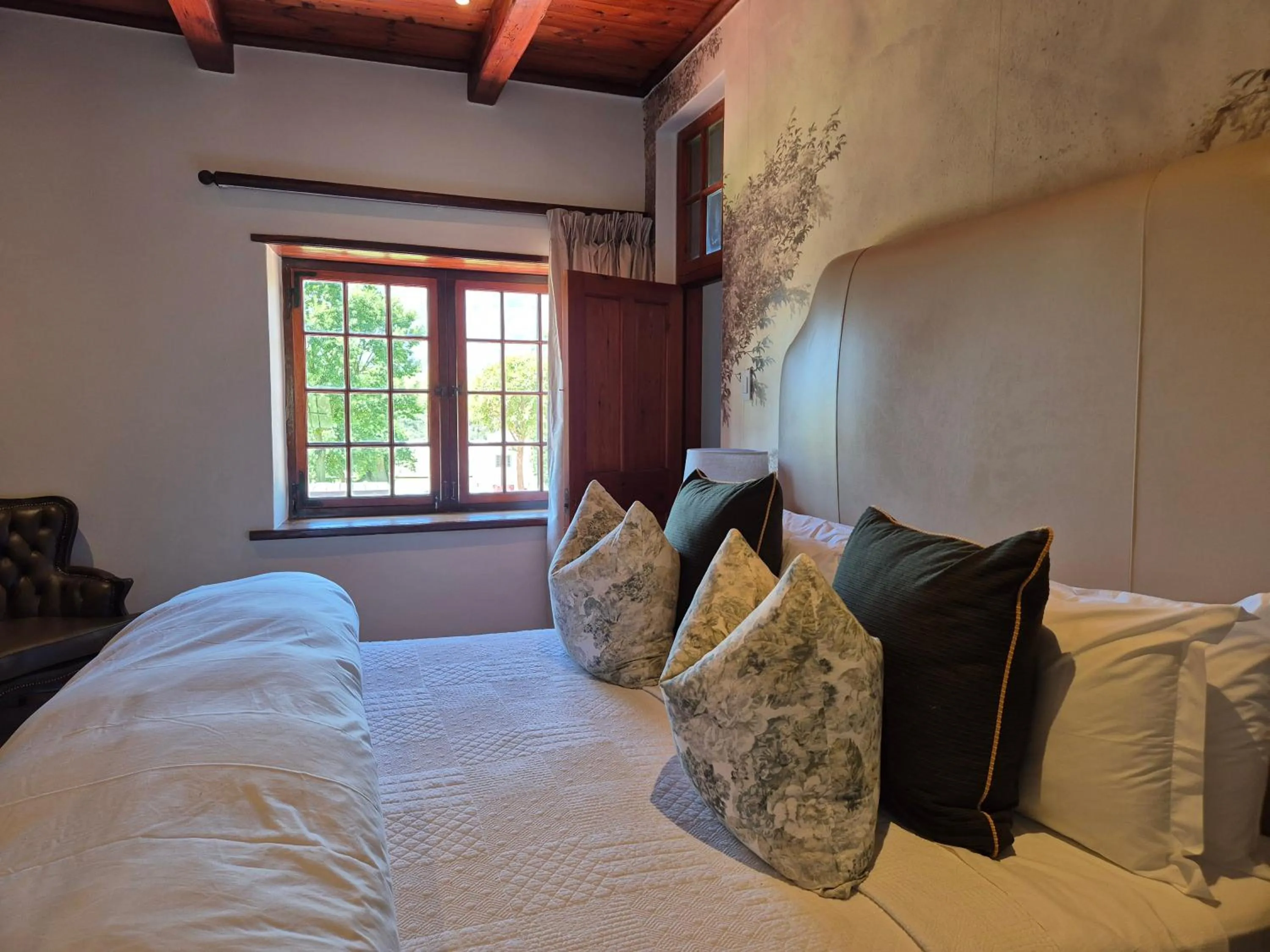 Property building, Bed in Webersburg