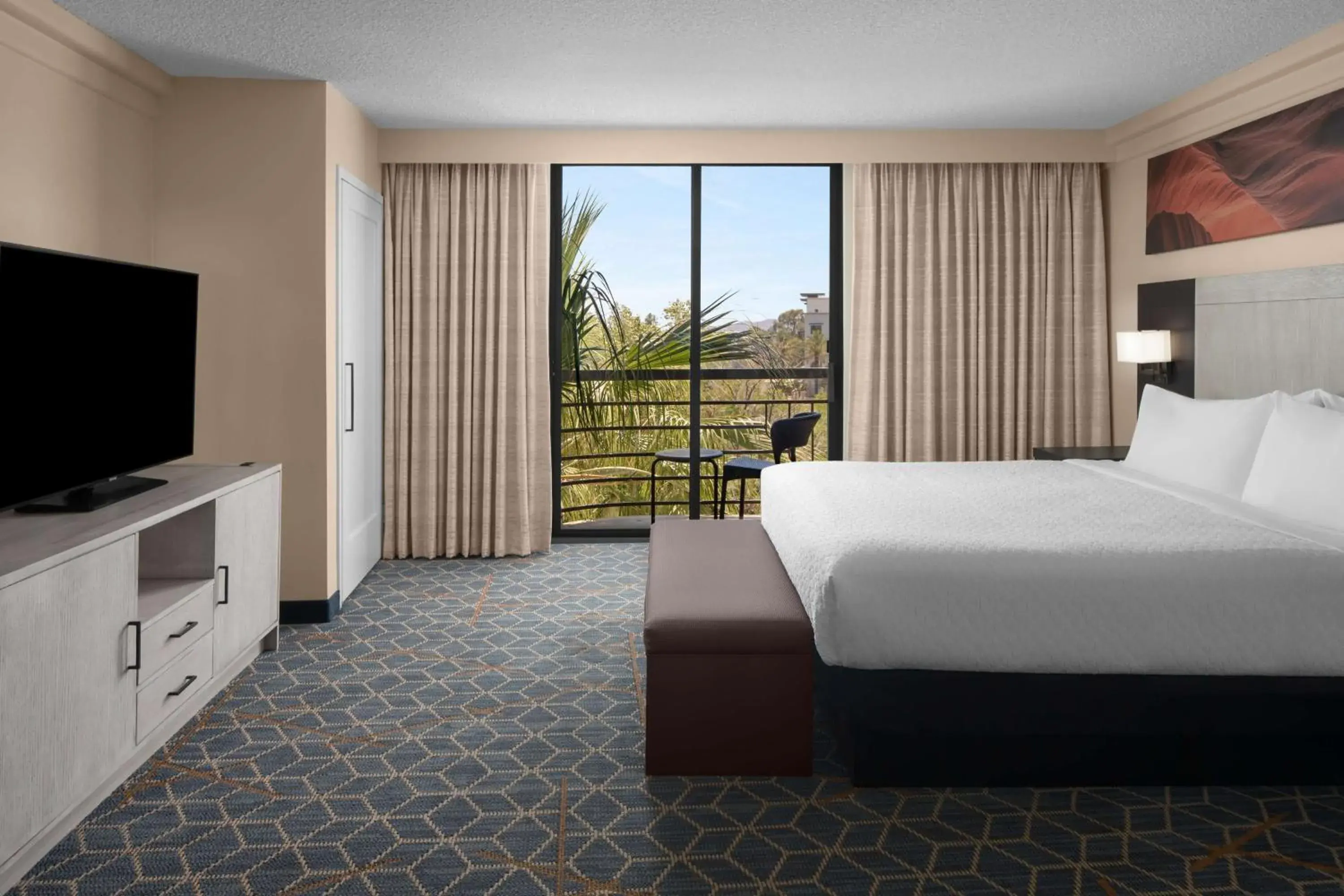 View (from property/room), Bed in Embassy Suites by Hilton Phoenix Biltmore View (from property/room), Bed in Embassy Suites by Hilton Phoenix Biltmore