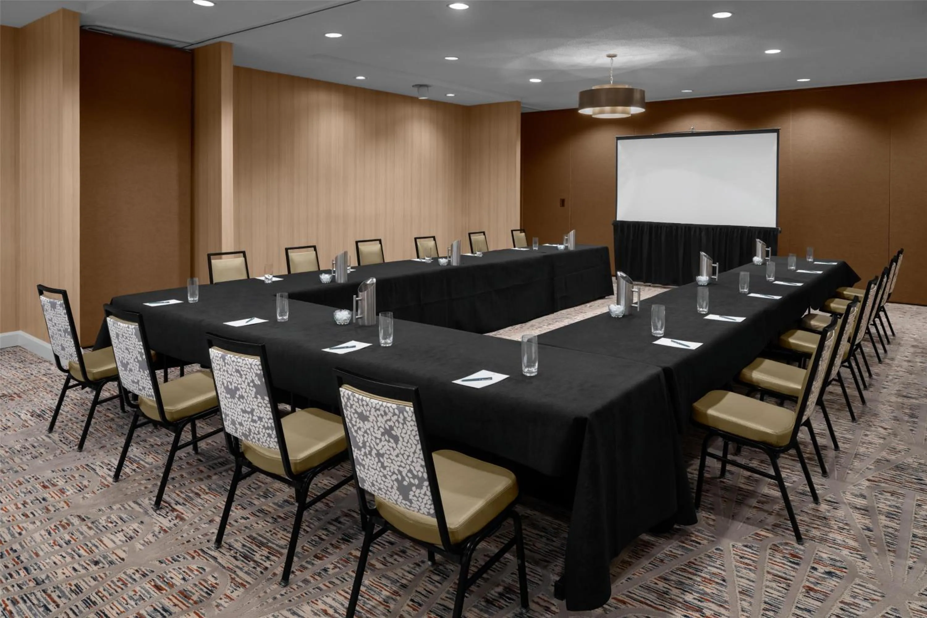 Meeting/conference room in Embassy Suites by Hilton Phoenix Biltmore