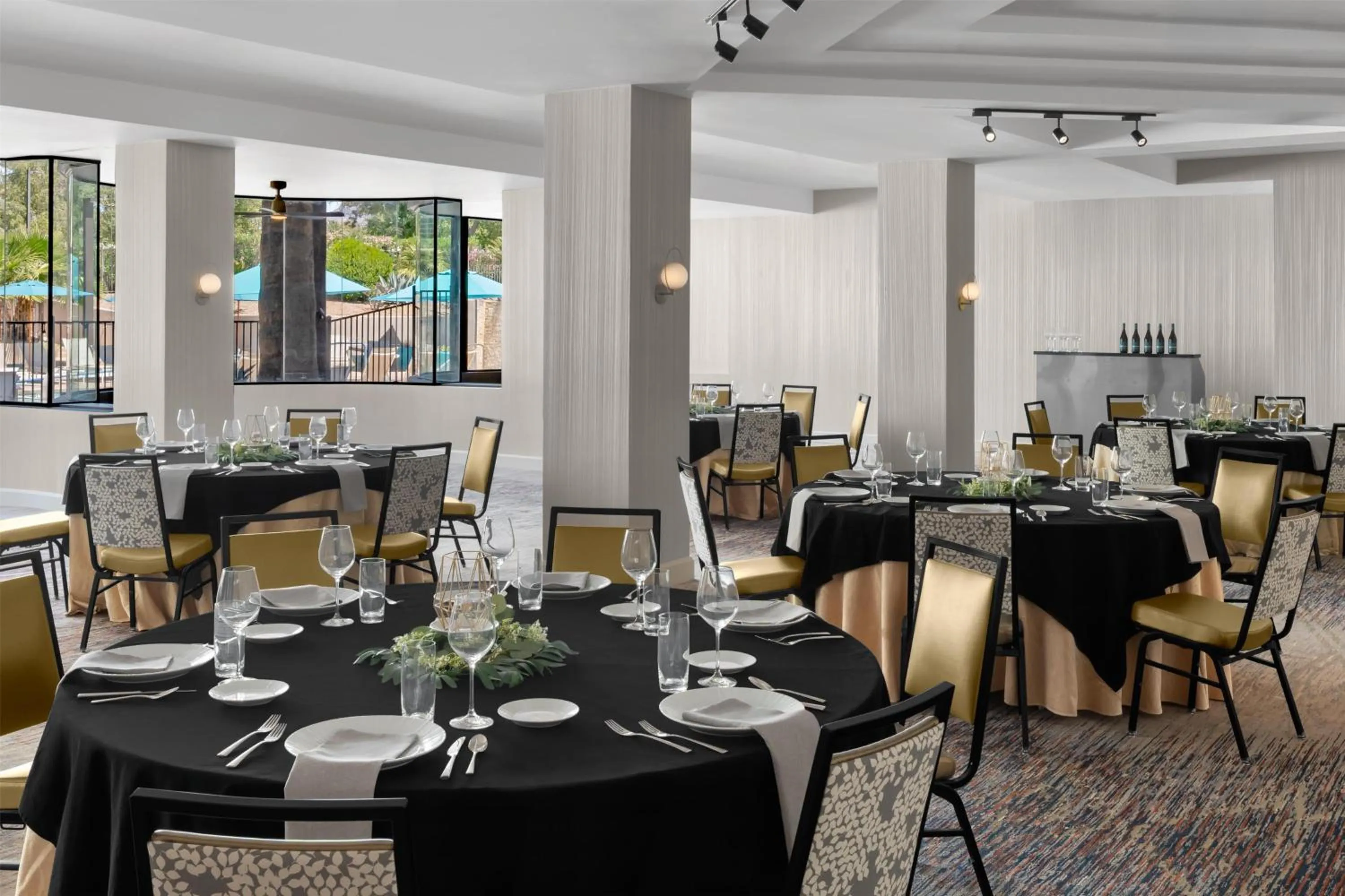 Meeting/conference room in Embassy Suites by Hilton Phoenix Biltmore