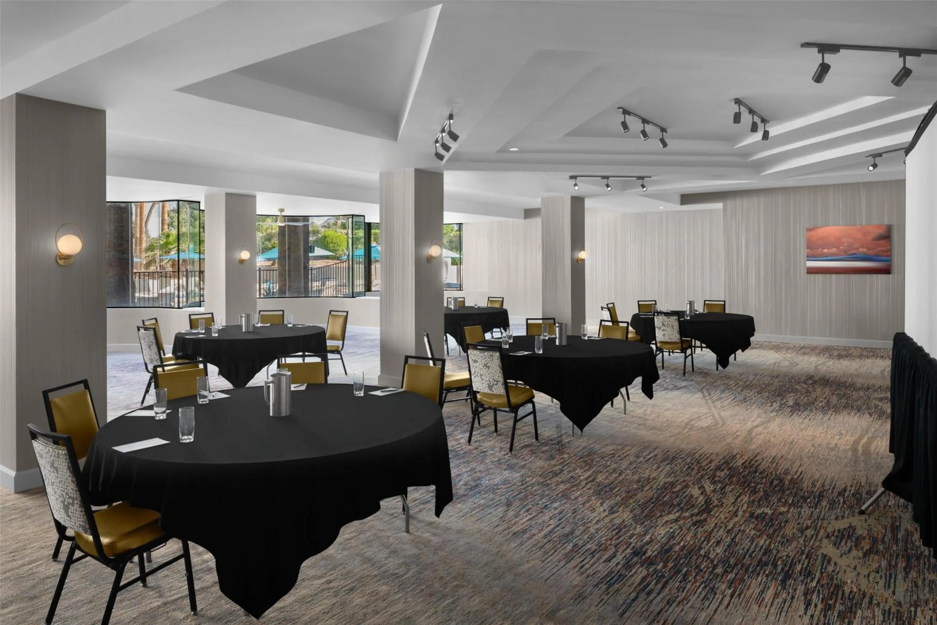 Meeting/conference room in Embassy Suites by Hilton Phoenix Biltmore