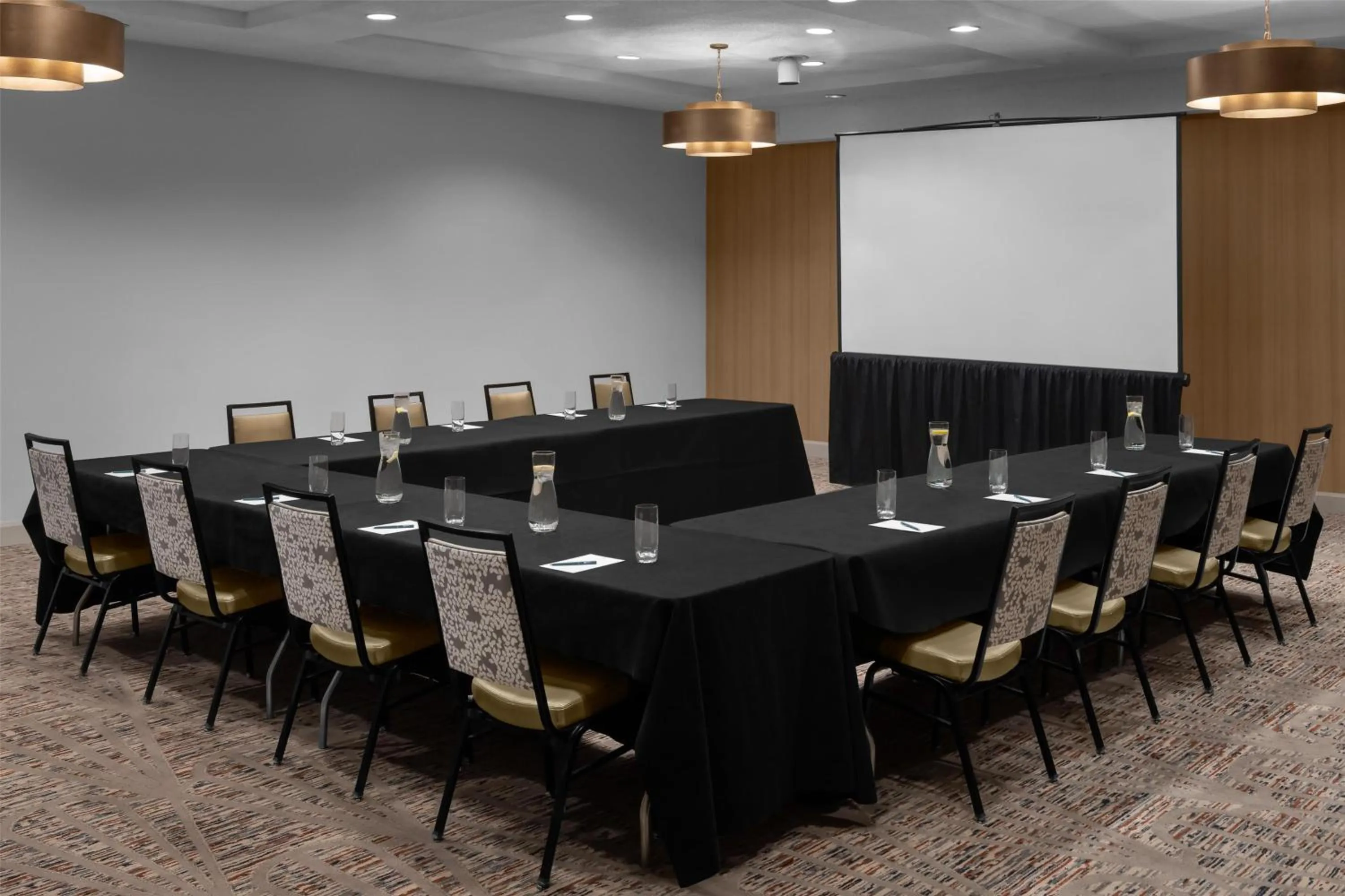 Meeting/conference room in Embassy Suites by Hilton Phoenix Biltmore
